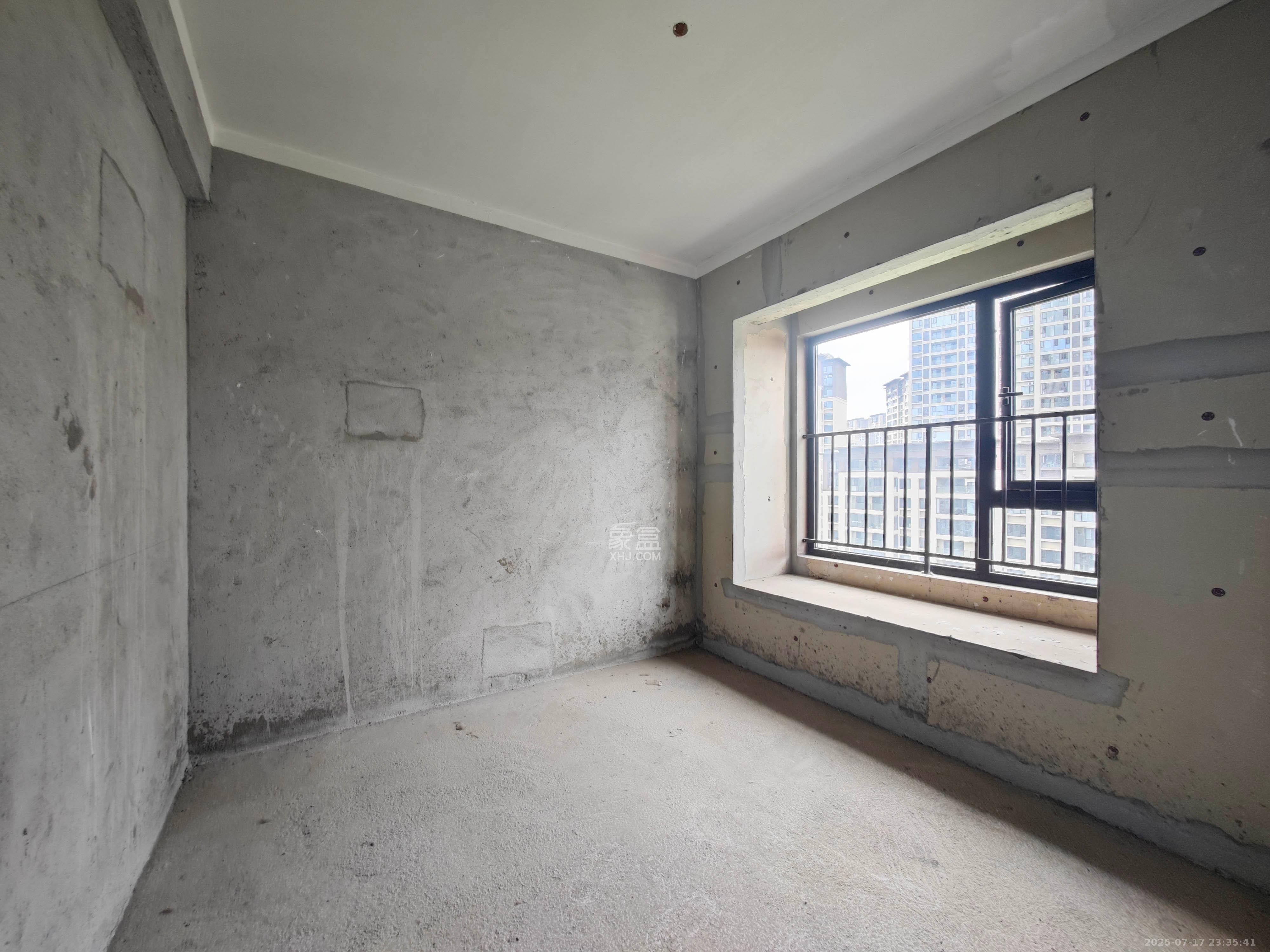 远洋红星天铂一期  5室2厅2卫    220.0万 远洋红星天铂一期  5室2厅2卫    220.0万卧室