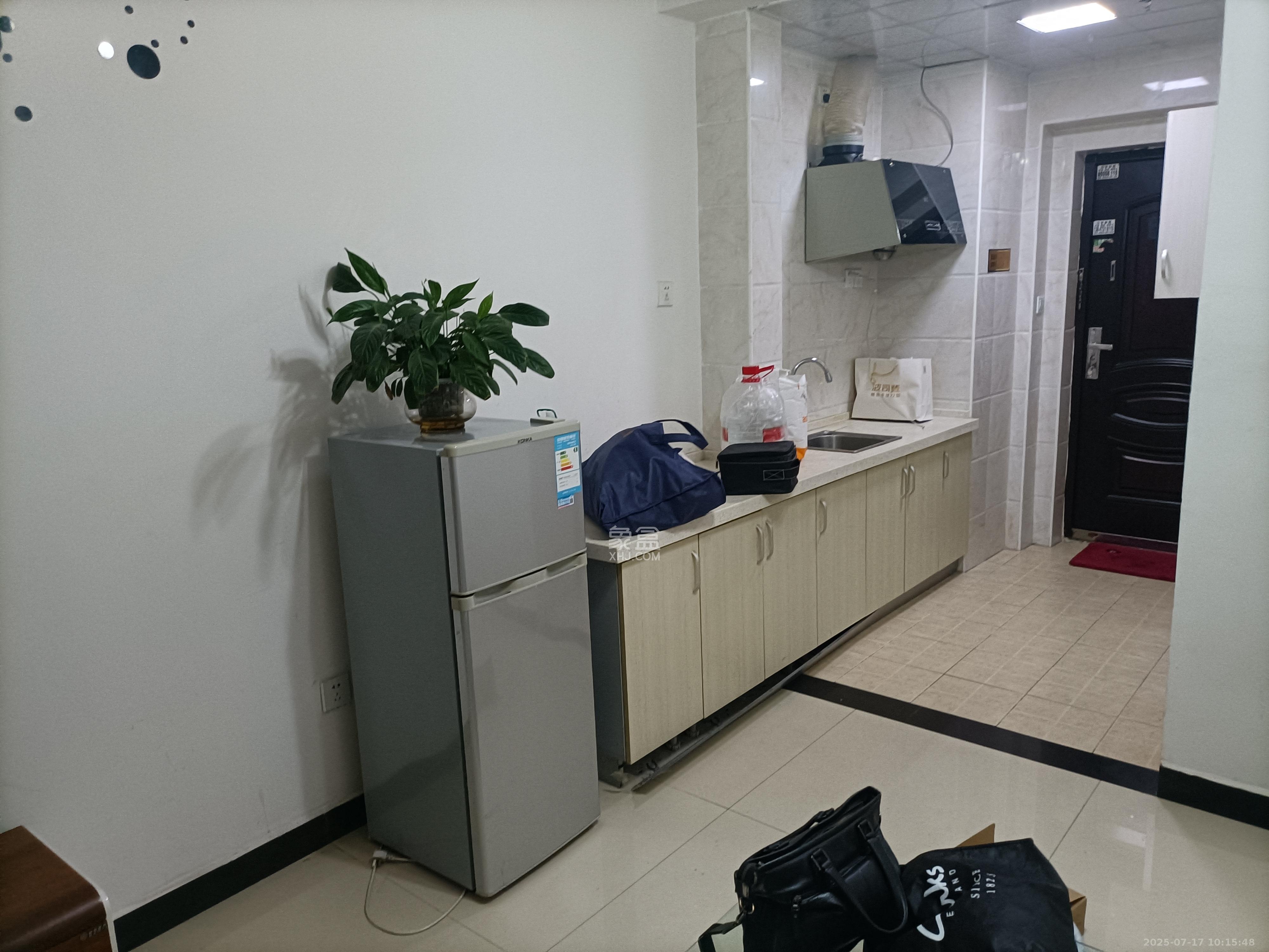 喜盈门范城  1室1厅1卫    1600.0元/月 喜盈门范城  1室1厅1卫    1600.0元/月室内图