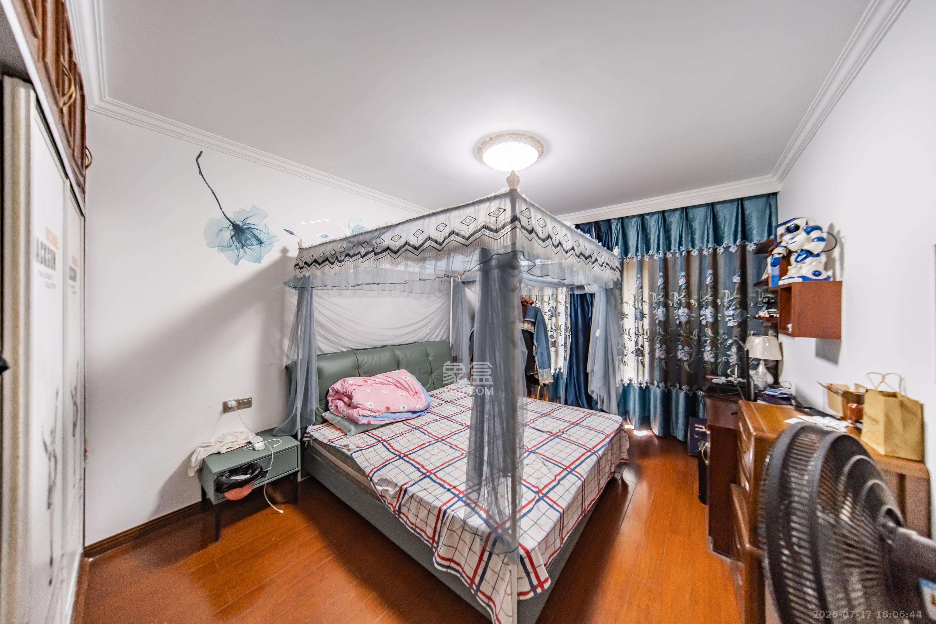 兰亭湾畔 4室2厅1卫 127.8万 兰亭湾畔 4室2厅1卫 127.8万卧室