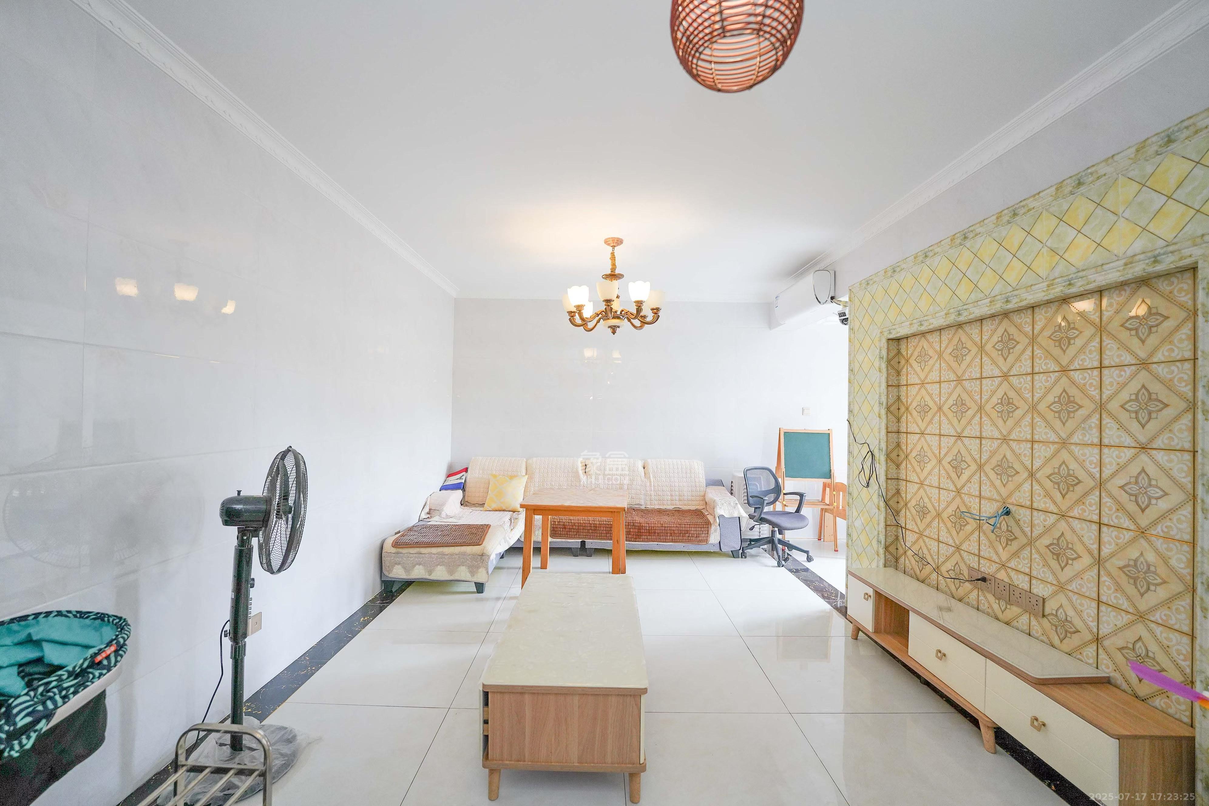 怡海星城 3室2厅1卫 2300.0元/月 怡海星城 3室2厅1卫 2300.0元/月室内图