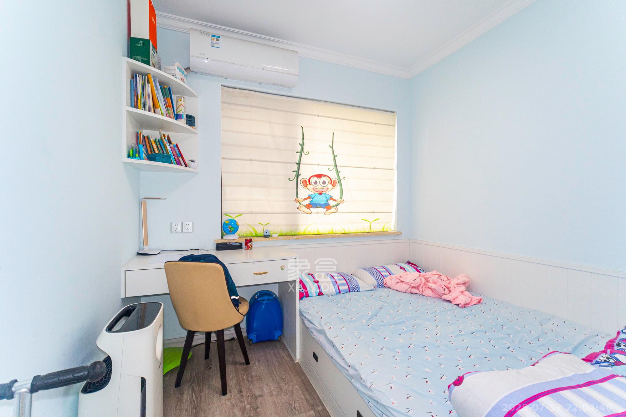 华润置地广场二期  3室2厅1卫    82.0万 华润置地广场二期  3室2厅1卫    82.0万卧室