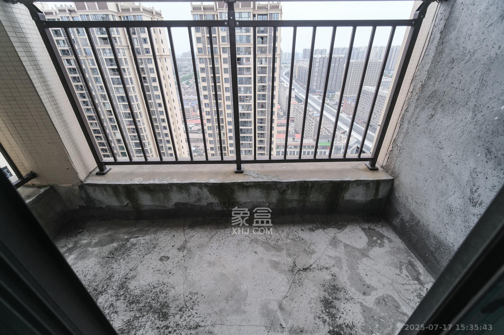 星雅美辰  4室2厅2卫    112.0万 星雅美辰  4室2厅2卫    112.0万阳台