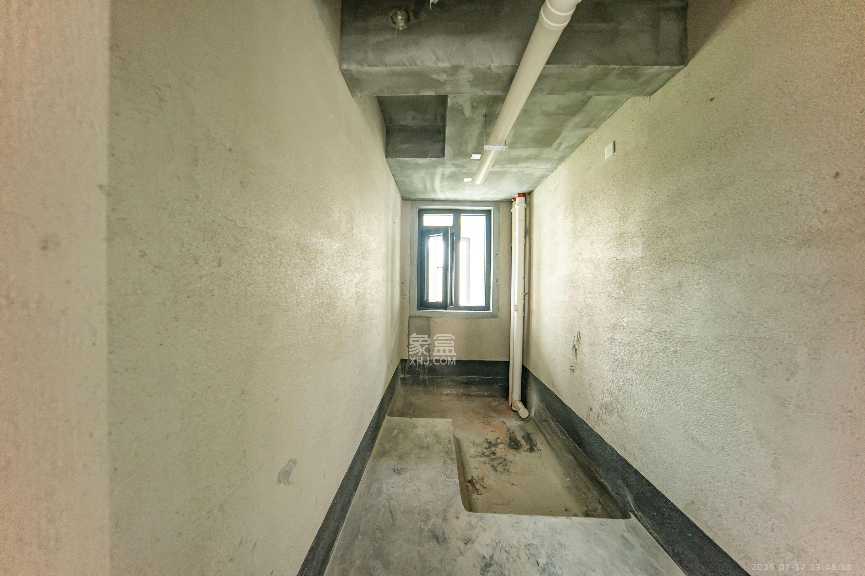 建投象山国际  6室2厅3卫   450.00万卫生间