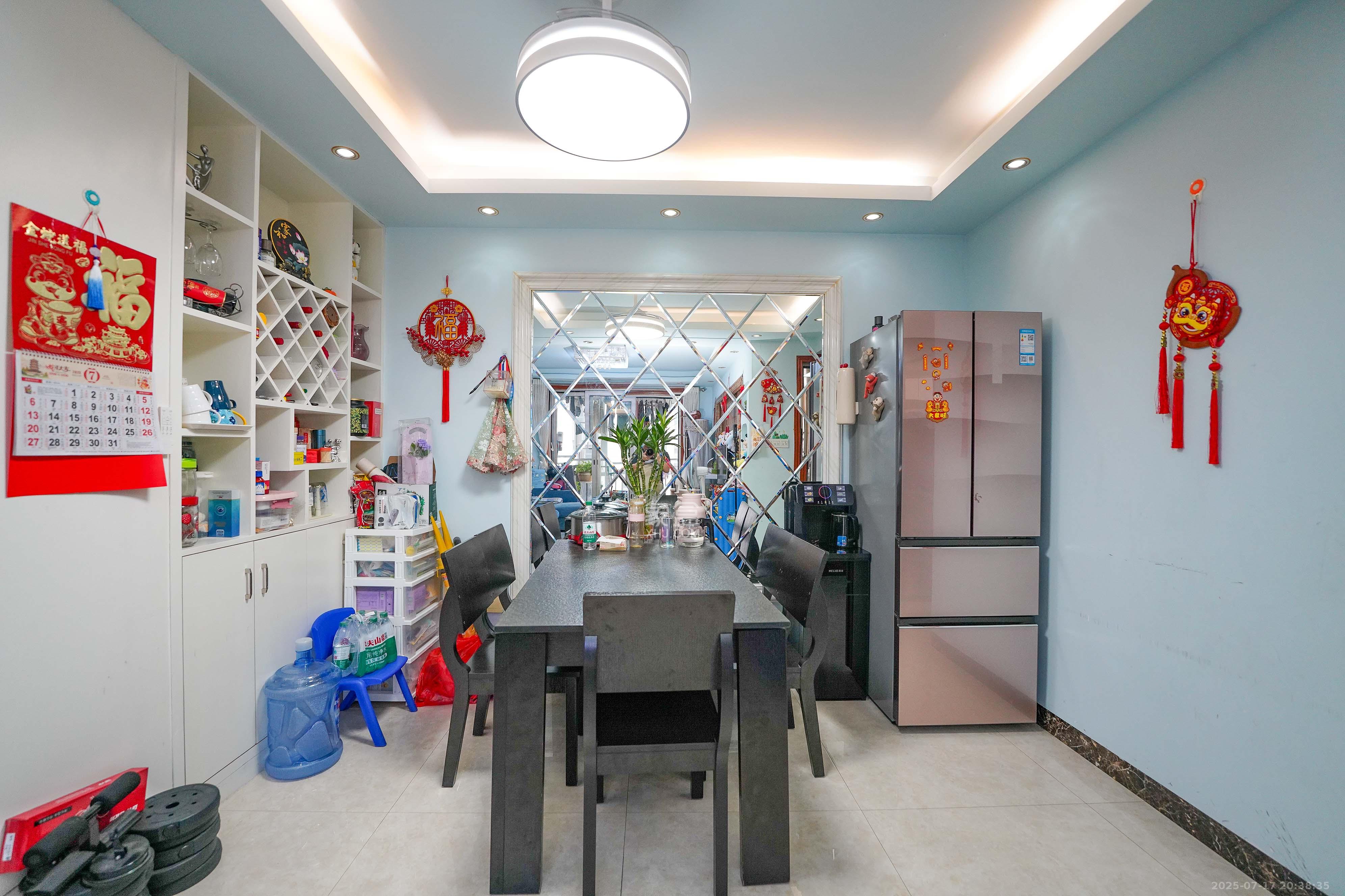 丽发新城 2室2厅1卫 63.80万 丽发新城 2室2厅1卫 63.80万客厅