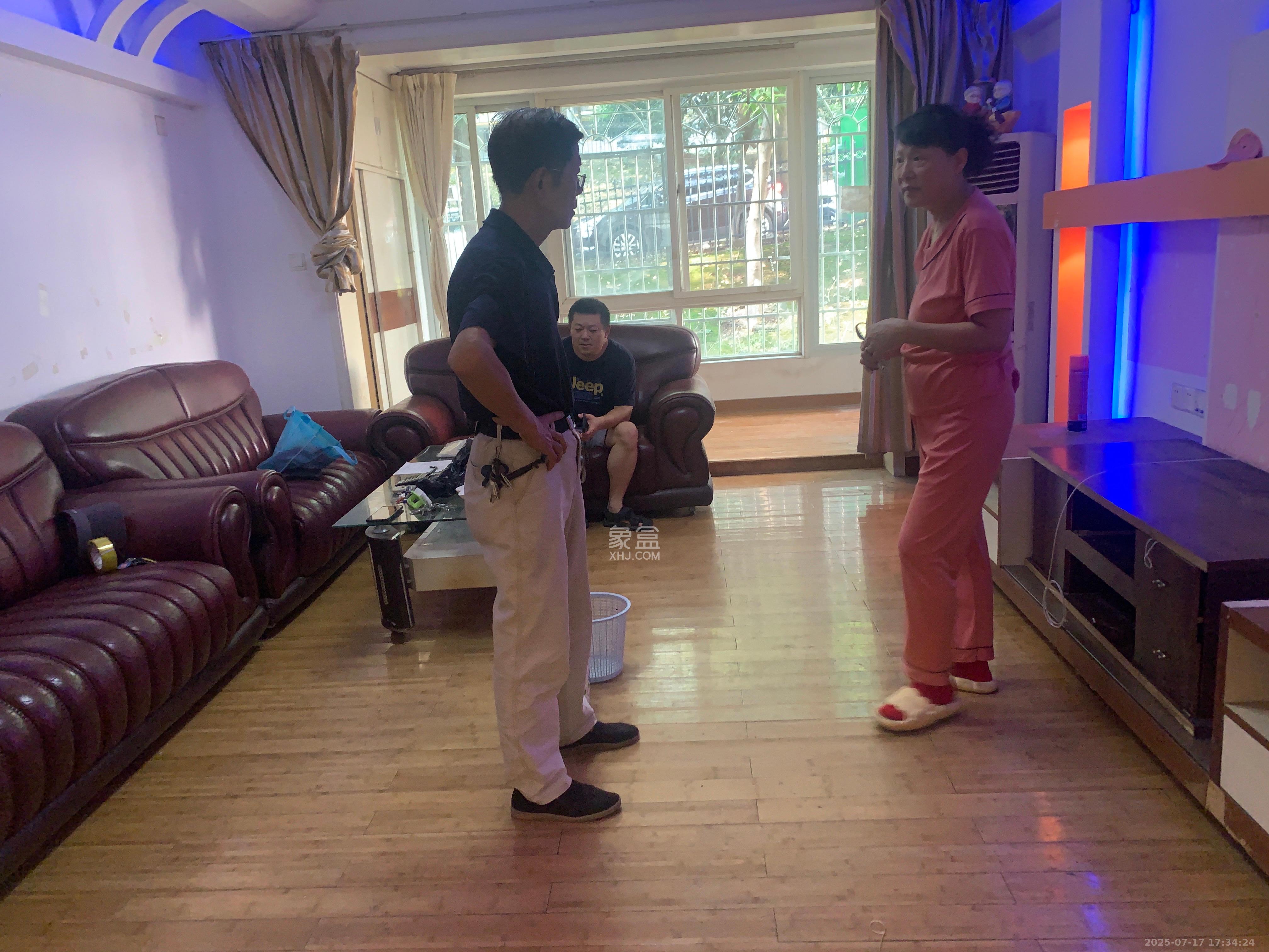 怡景民居 3室2厅1卫 1700.0元/月 怡景民居 3室2厅1卫 1700.0元/月室内图