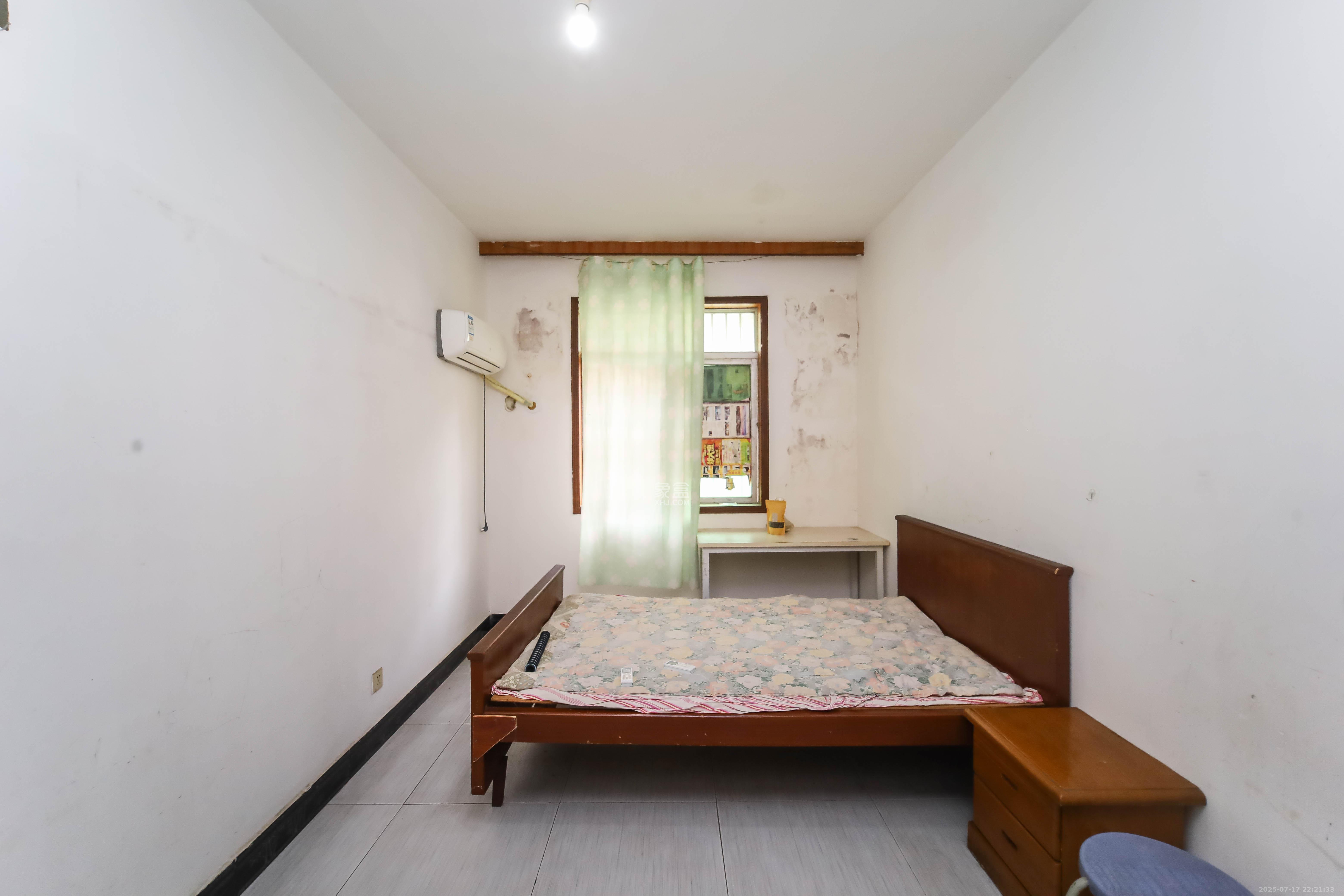 新合四村 2室1厅0卫 35.8万 新合四村 2室1厅0卫 35.8万卧室