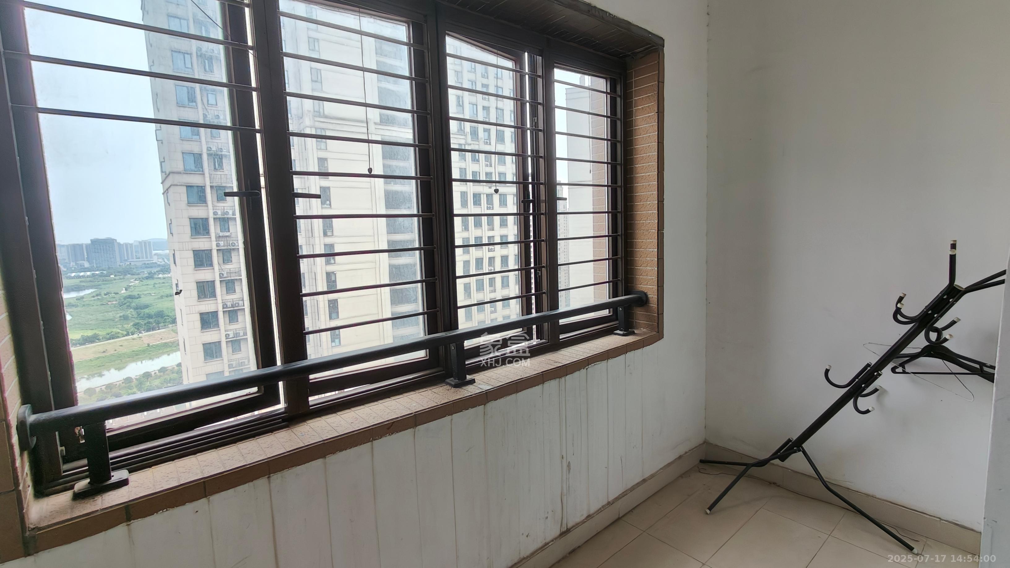 中海国际二期  3室2厅1卫    2100.0元/月 中海国际二期  3室2厅1卫    2100.0元/月室内图