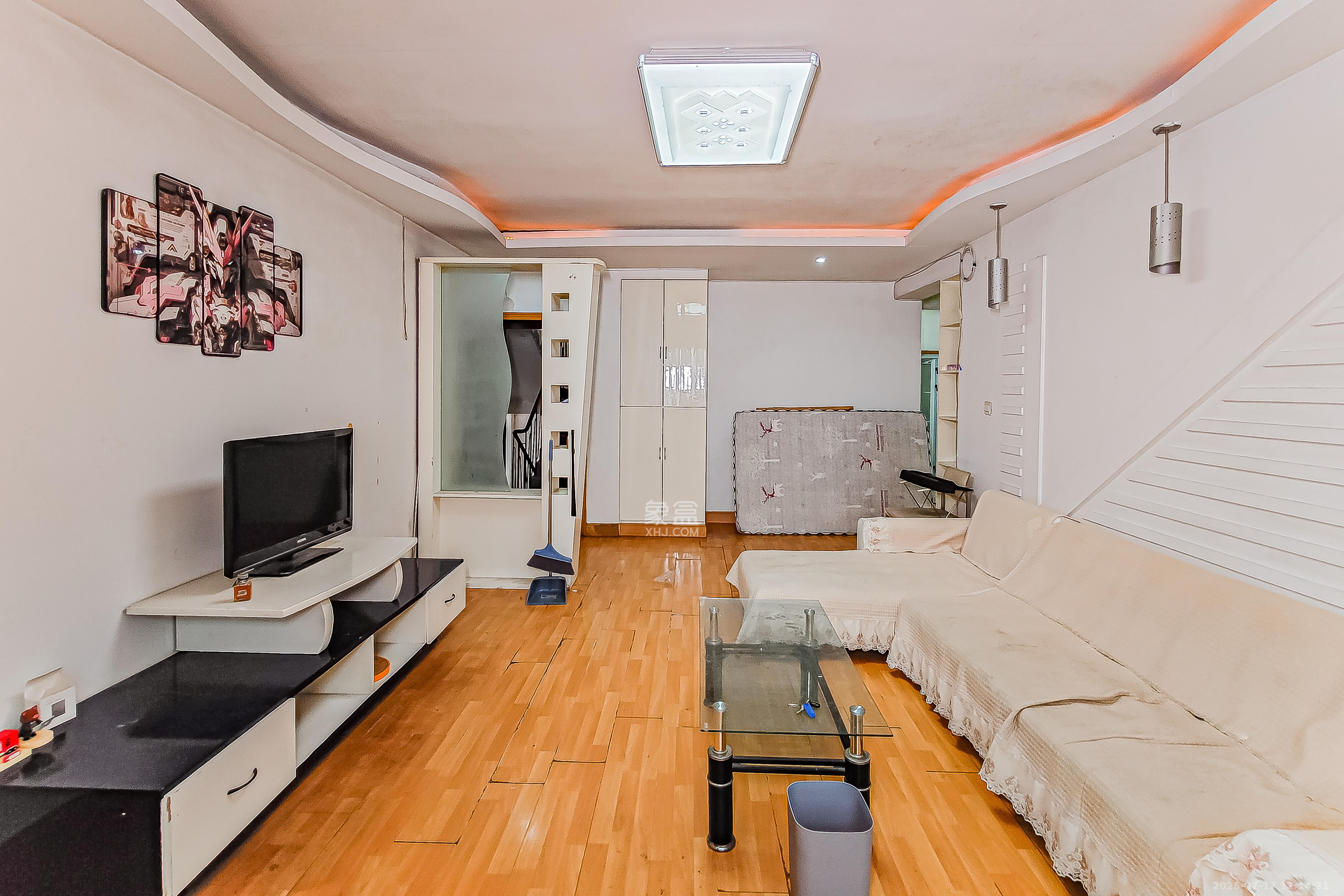 金泰小区  2室2厅2卫    80.0万客厅