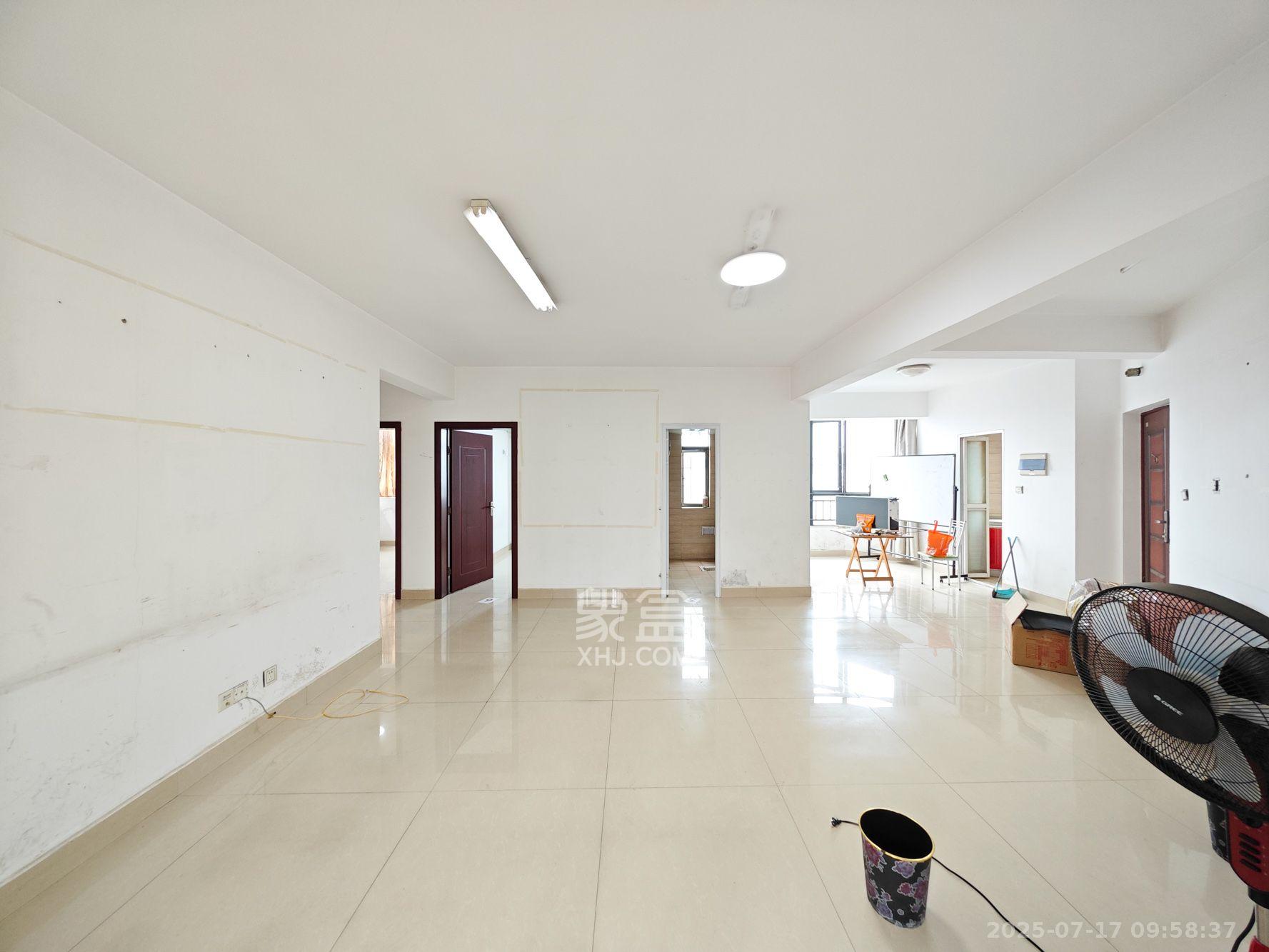 湘府9号 3室2厅1卫 2400.0元/月 湘府9号 3室2厅1卫 2400.0元/月室内图