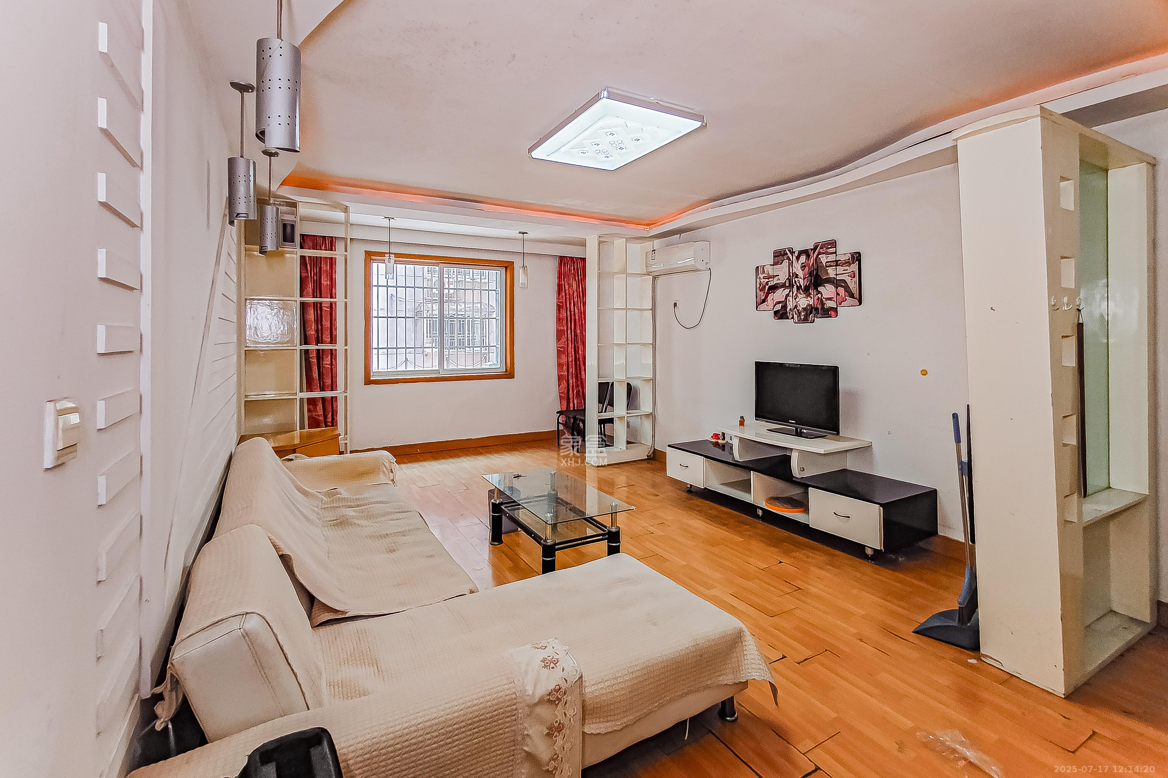 金泰小区  2室2厅2卫    80.0万 金泰小区  2室2厅2卫    80.0万客厅