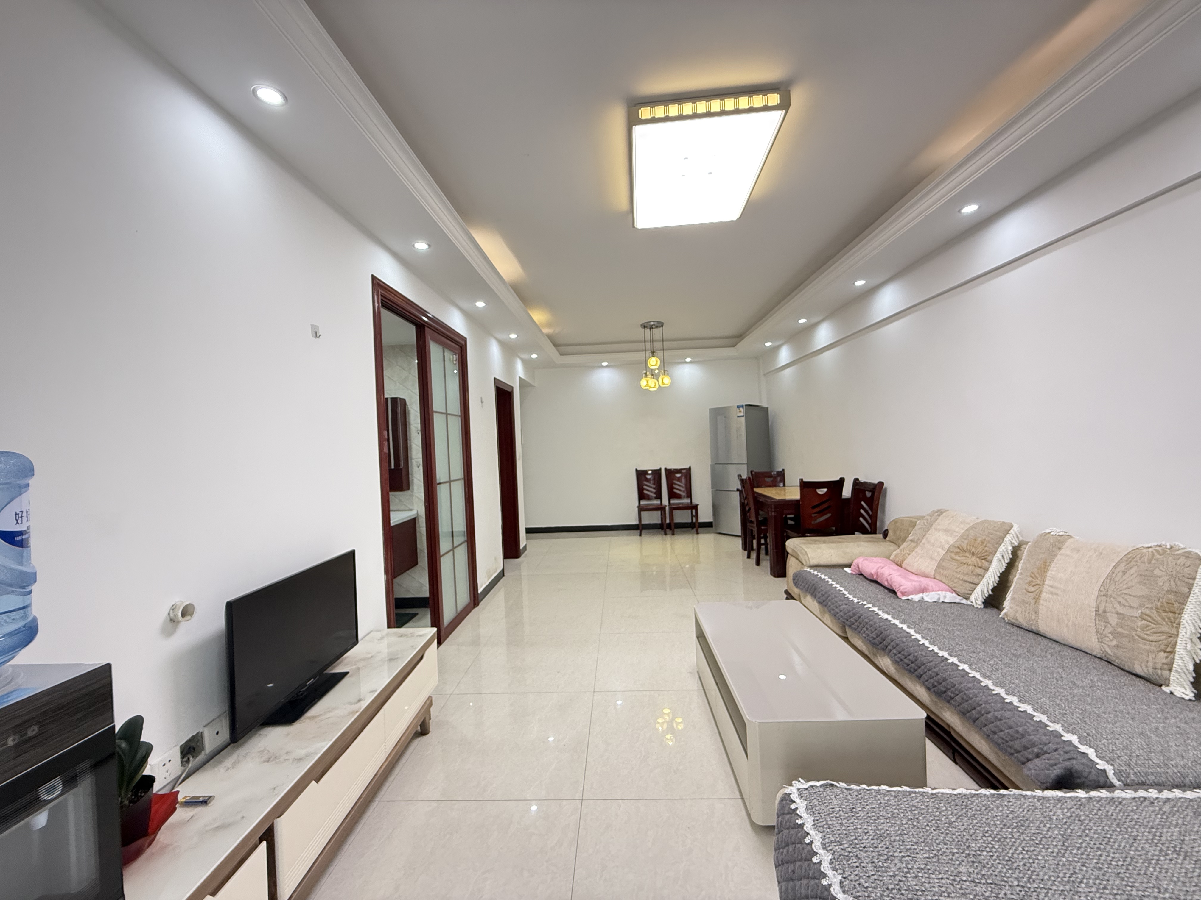 逸臣广场 2室2厅1卫 1500.0元/月 逸臣广场 2室2厅1卫 1500.0元/月室内图