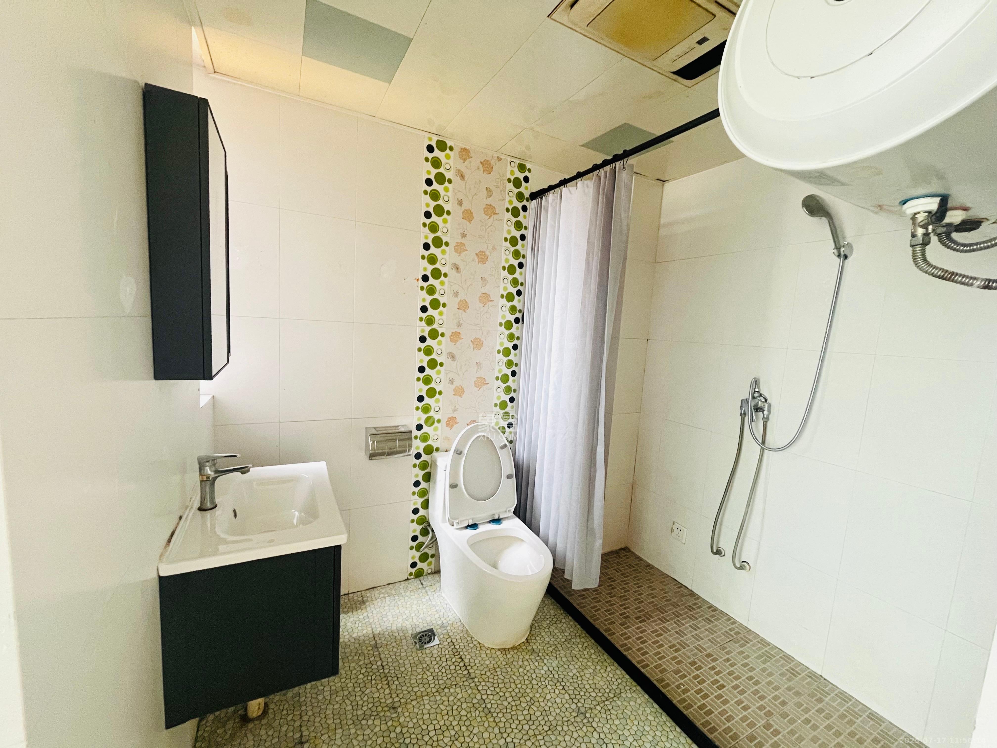 水印华府一期  5室2厅2卫   2200.00元/月室内图