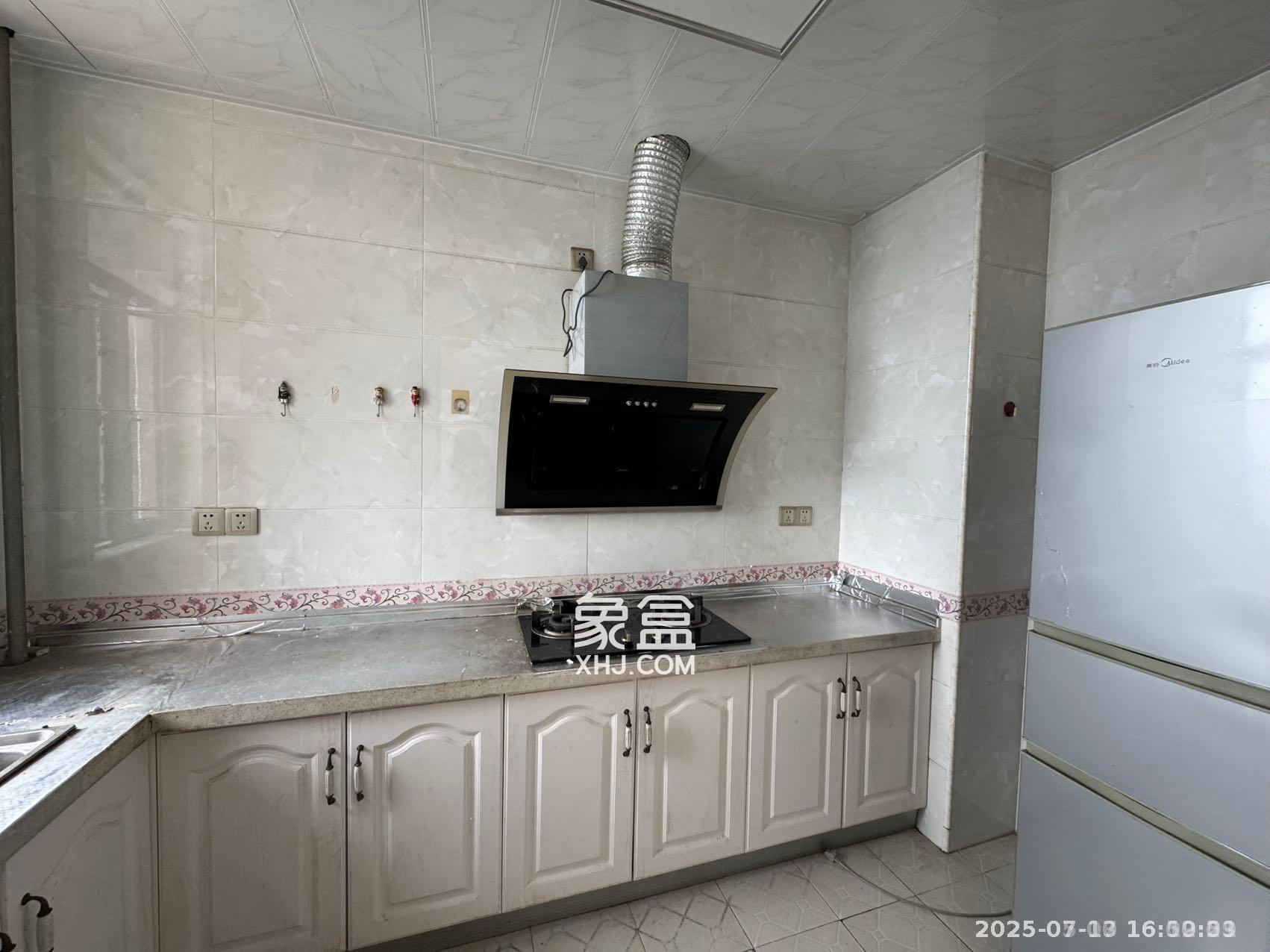 金领家族 3室2厅1卫 1800.0元/月 金领家族 3室2厅1卫 1800.0元/月室内图