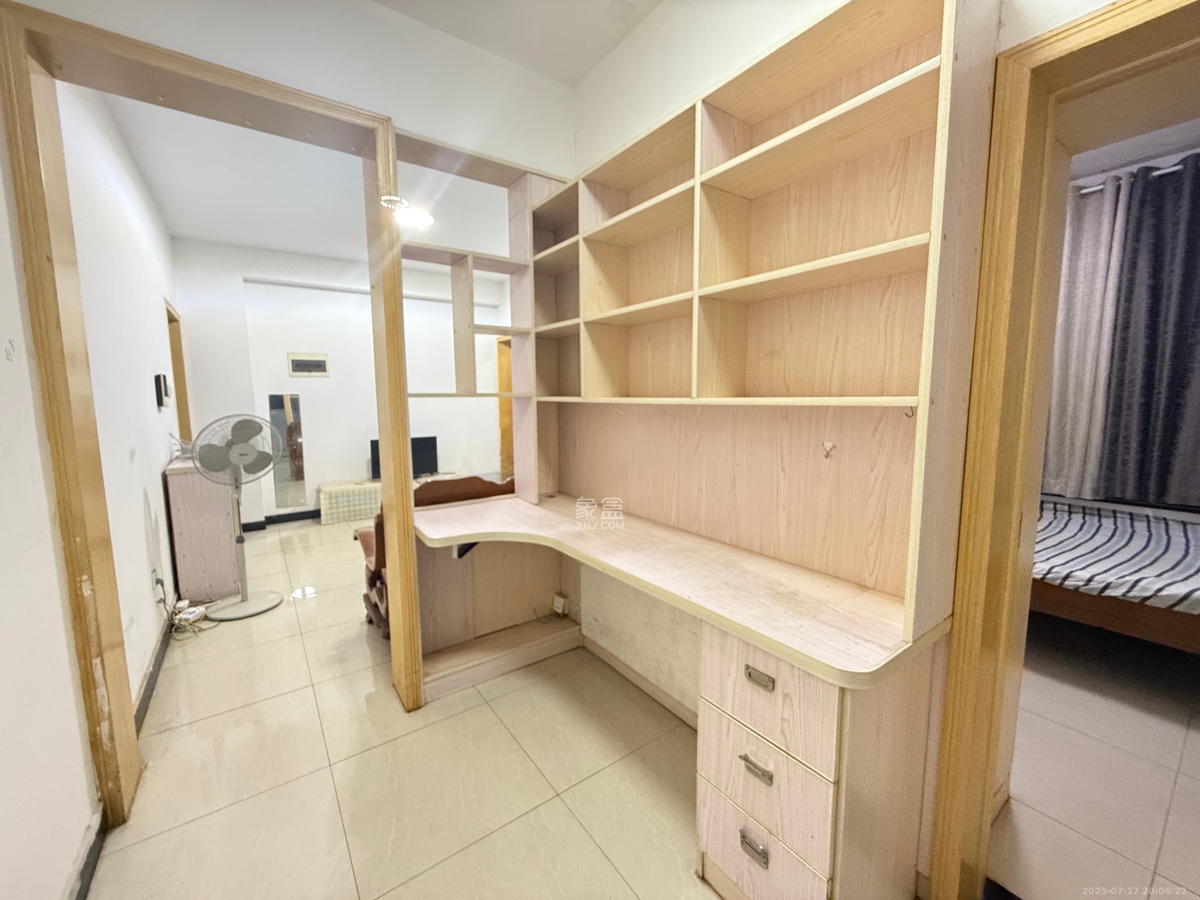 东方航标  1室1厅1卫   1600.00元/月室内图