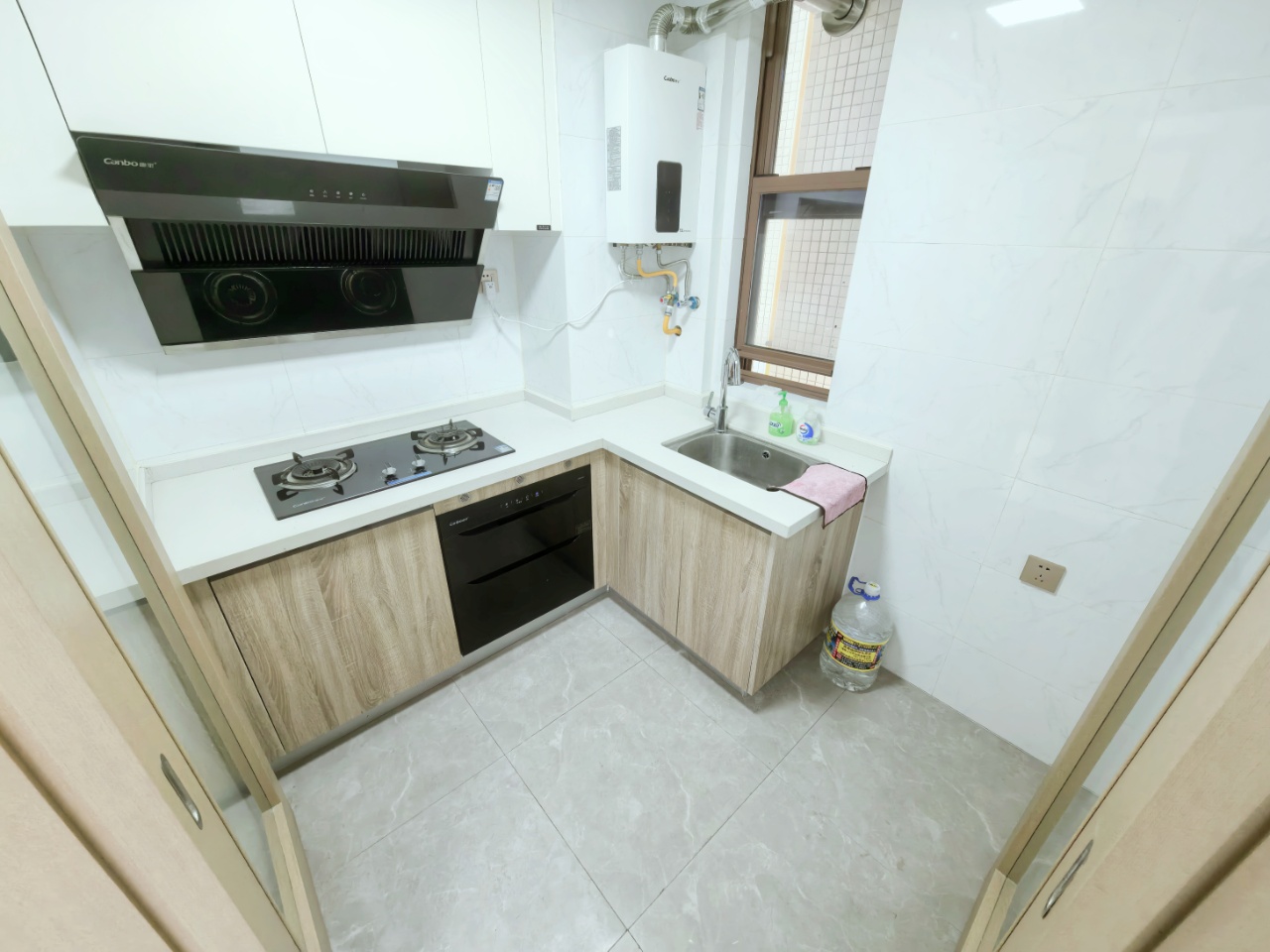 金龙城市广场二期  2室1厅1卫    2700.0元/月 金龙城市广场二期  2室1厅1卫    2700.0元/月室内图