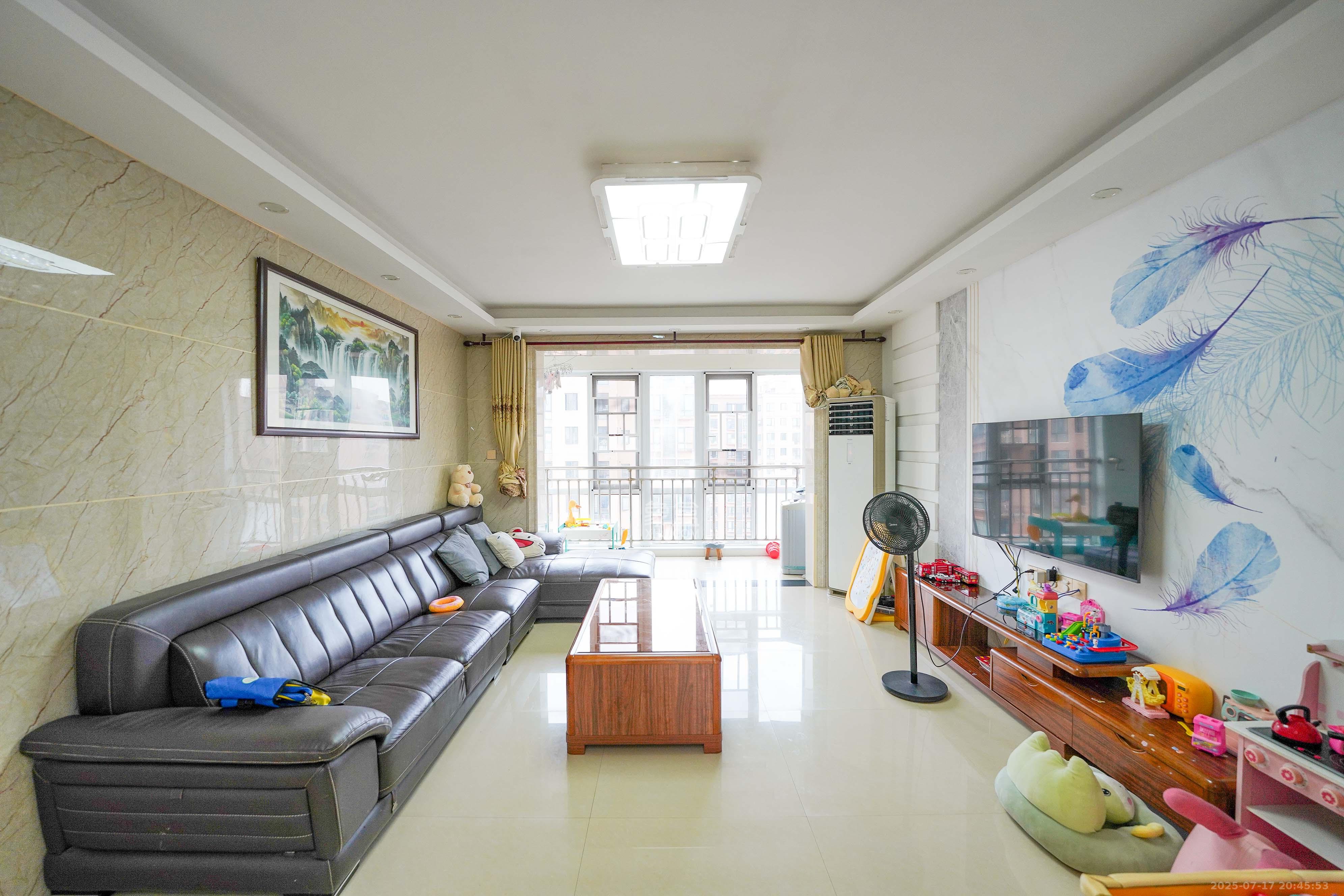 丽发新城  3室2厅2卫   118.00万