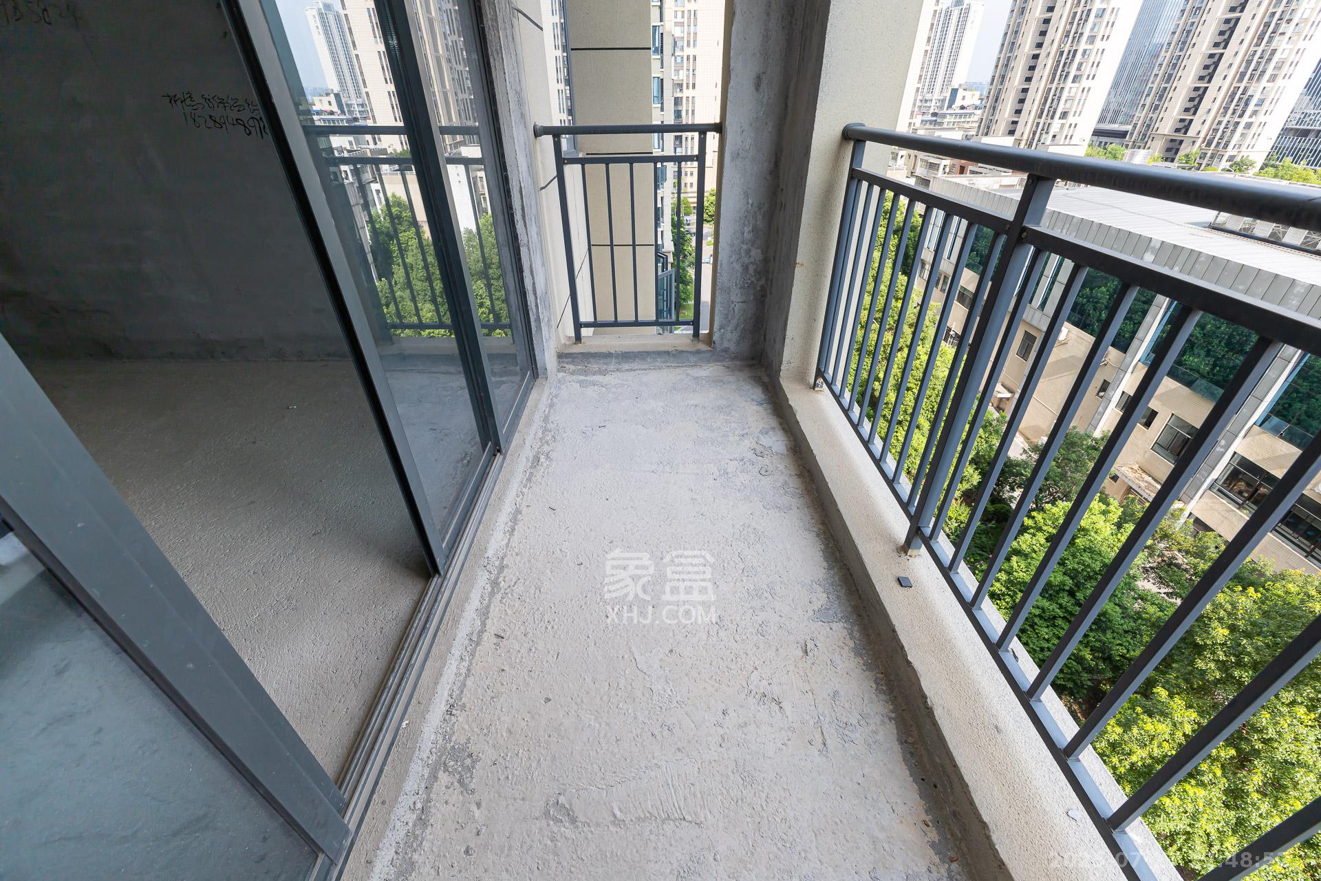 崇文名邸（学林西岸二期）  3室2厅2卫   92.00万阳台