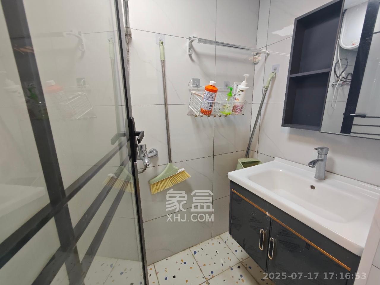 新长海D1站  1室1厅1卫   1600.00元/月室内图