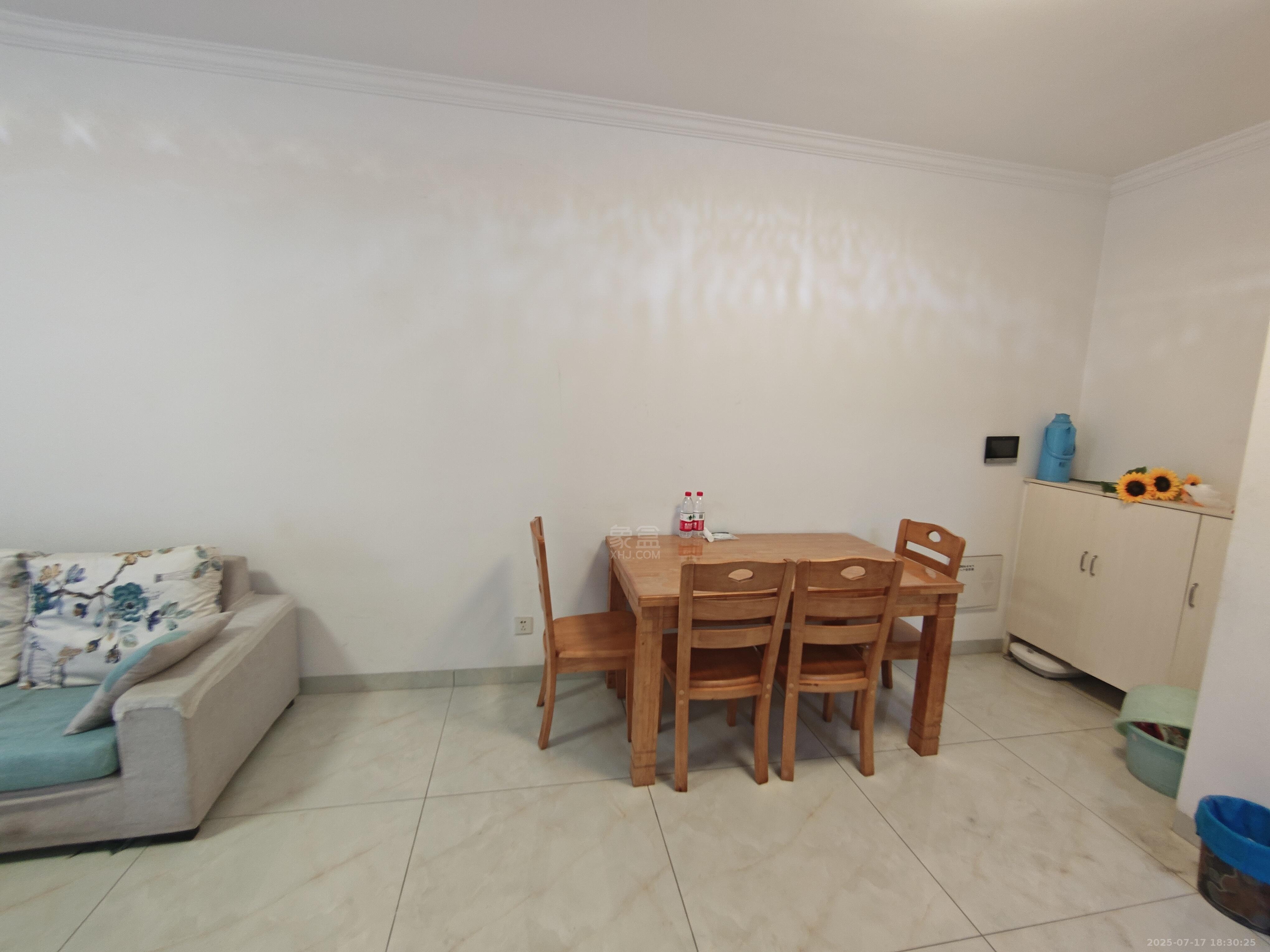 春藤小镇 3室2厅2卫 1900.0元/月 春藤小镇 3室2厅2卫 1900.0元/月室内图