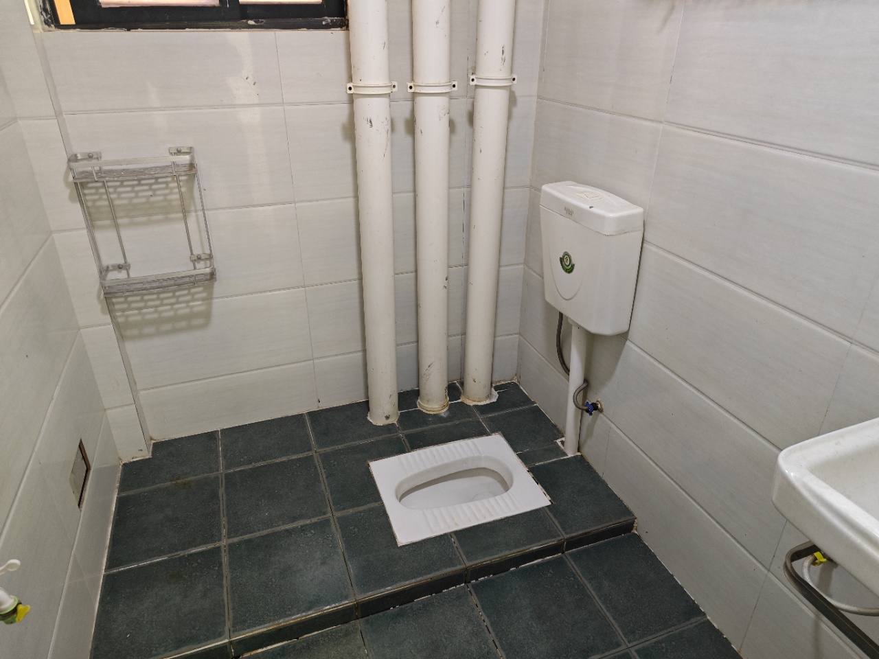 金茂滨江温泉花园 2室1厅1卫 69.0万 金茂滨江温泉花园 2室1厅1卫 69.0万室内图