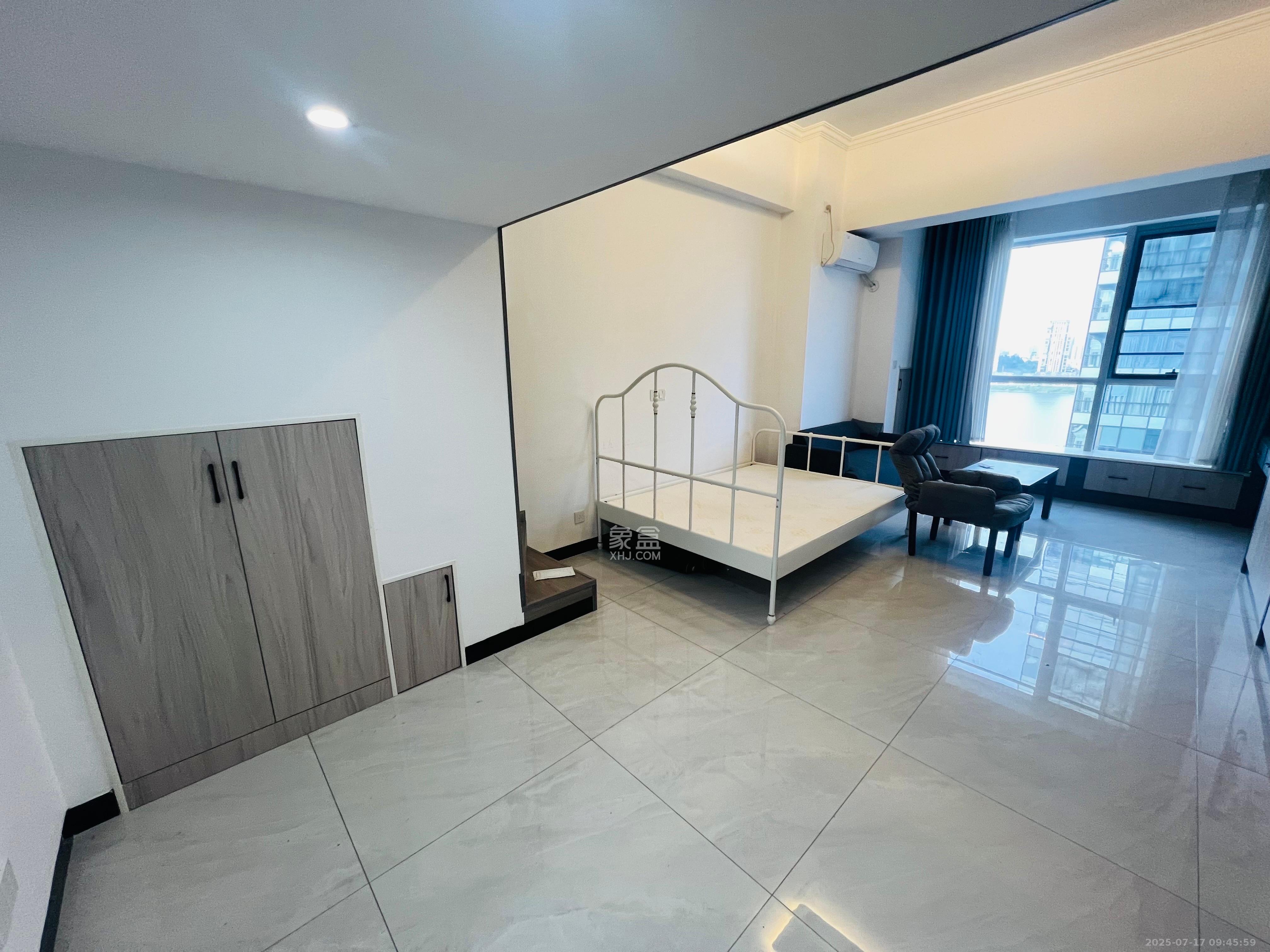 奥克斯滨仕花园(奥克斯洋湖广场/奥克斯中心)  1室0厅0卫    2200.0元/月 奥克斯滨仕花园(奥克斯洋湖广场/奥克斯中心)  1室0厅0卫    2200.0元/月室内图