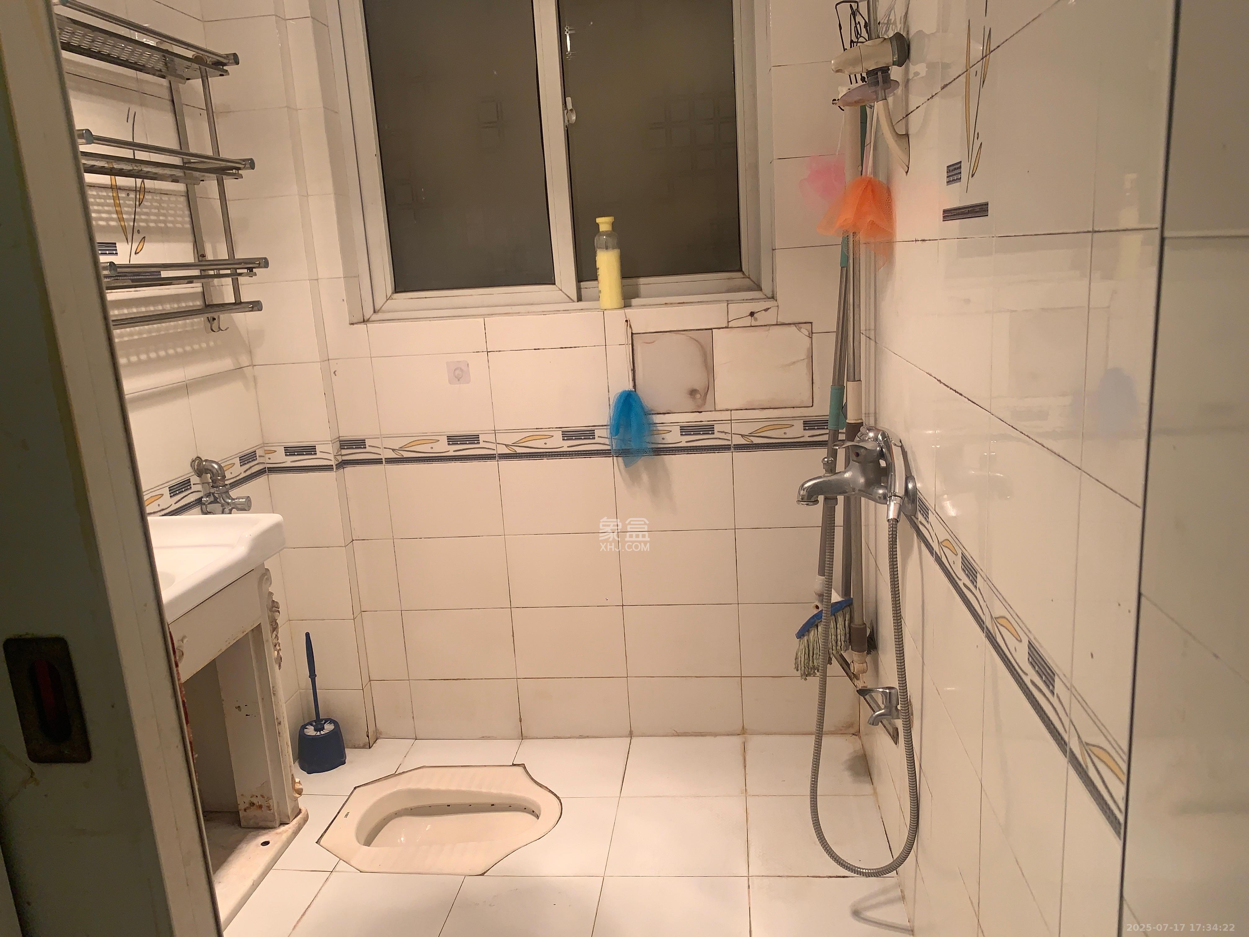 怡景民居 3室2厅1卫 1700.0元/月 怡景民居 3室2厅1卫 1700.0元/月室内图