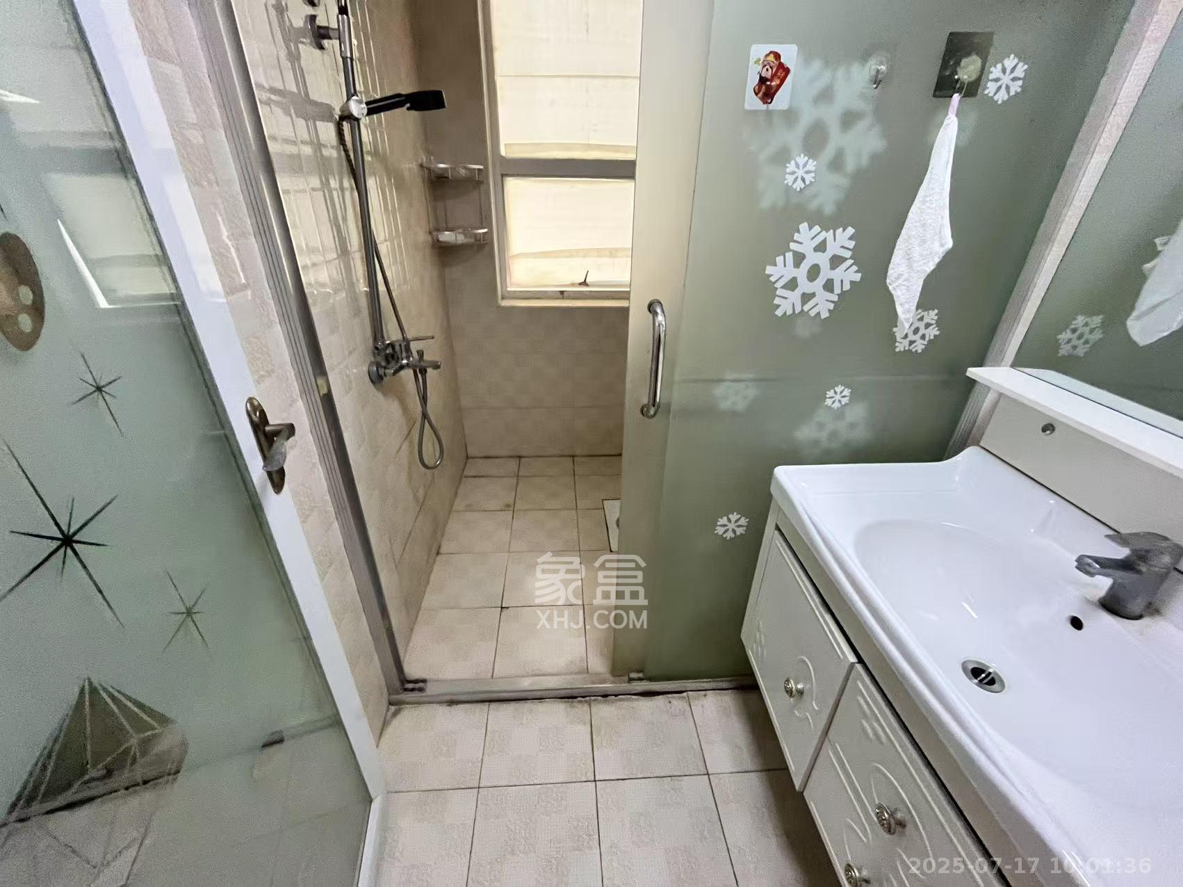 山水庭院  3室2厅1卫   2100.00元/月室内图