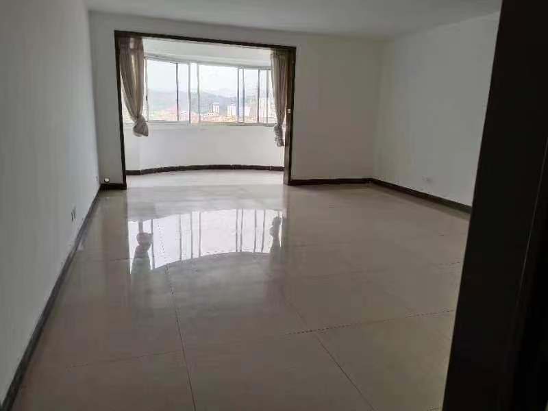 宏力大厦(宏历商业广场)  4室2厅3卫    2500.0元/月 宏力大厦(宏历商业广场)  4室2厅3卫    2500.0元/月室内图