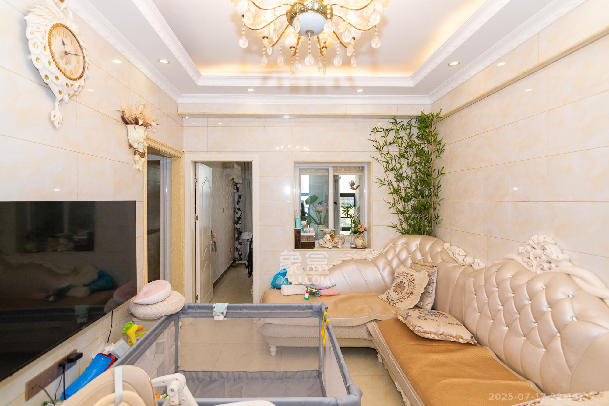 润和紫郡一期  2室2厅1卫    38.8万 润和紫郡一期  2室2厅1卫    38.8万客厅