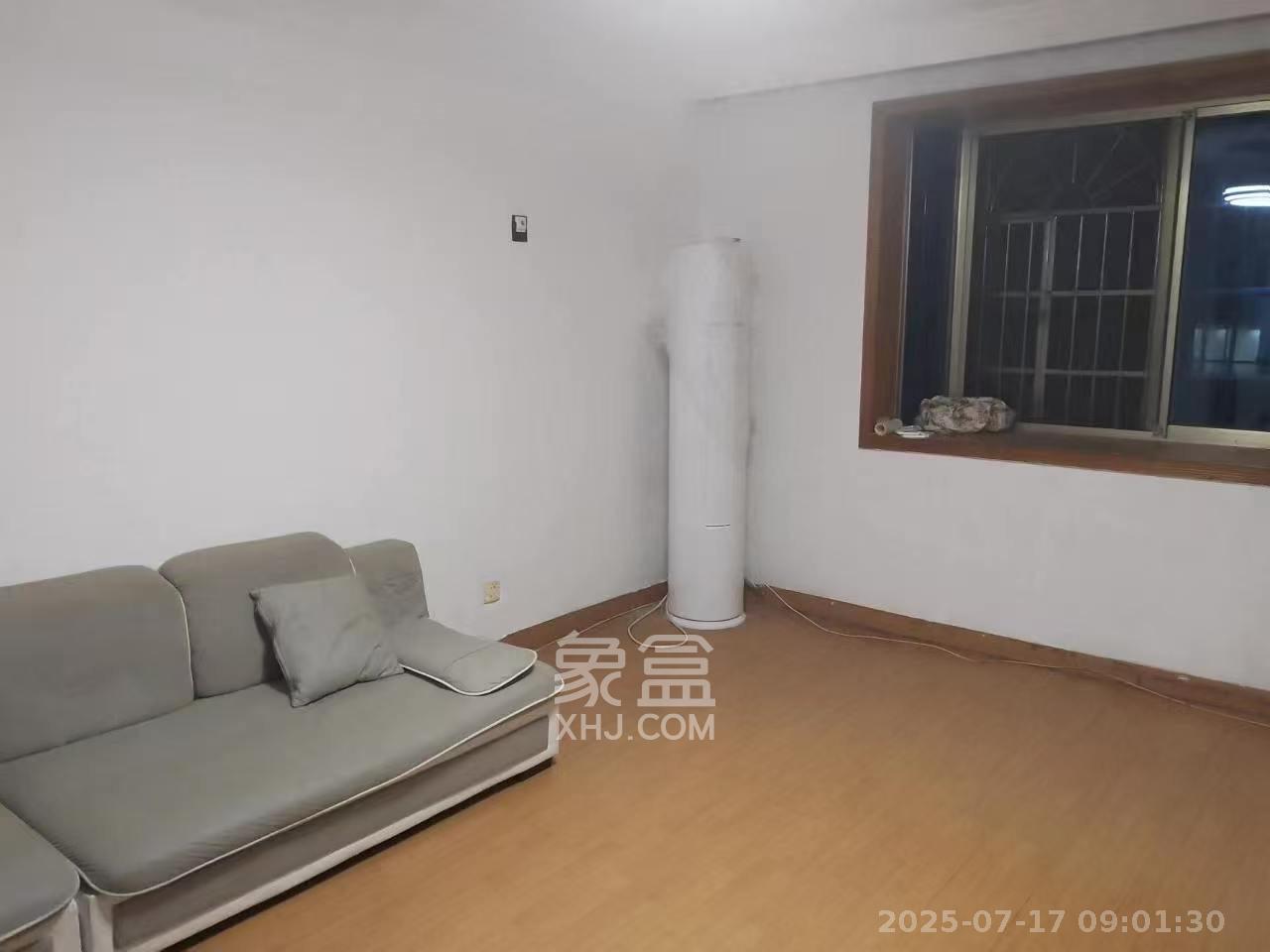 东南明苑 3室2厅2卫 2400.0元/月 东南明苑 3室2厅2卫 2400.0元/月室内图