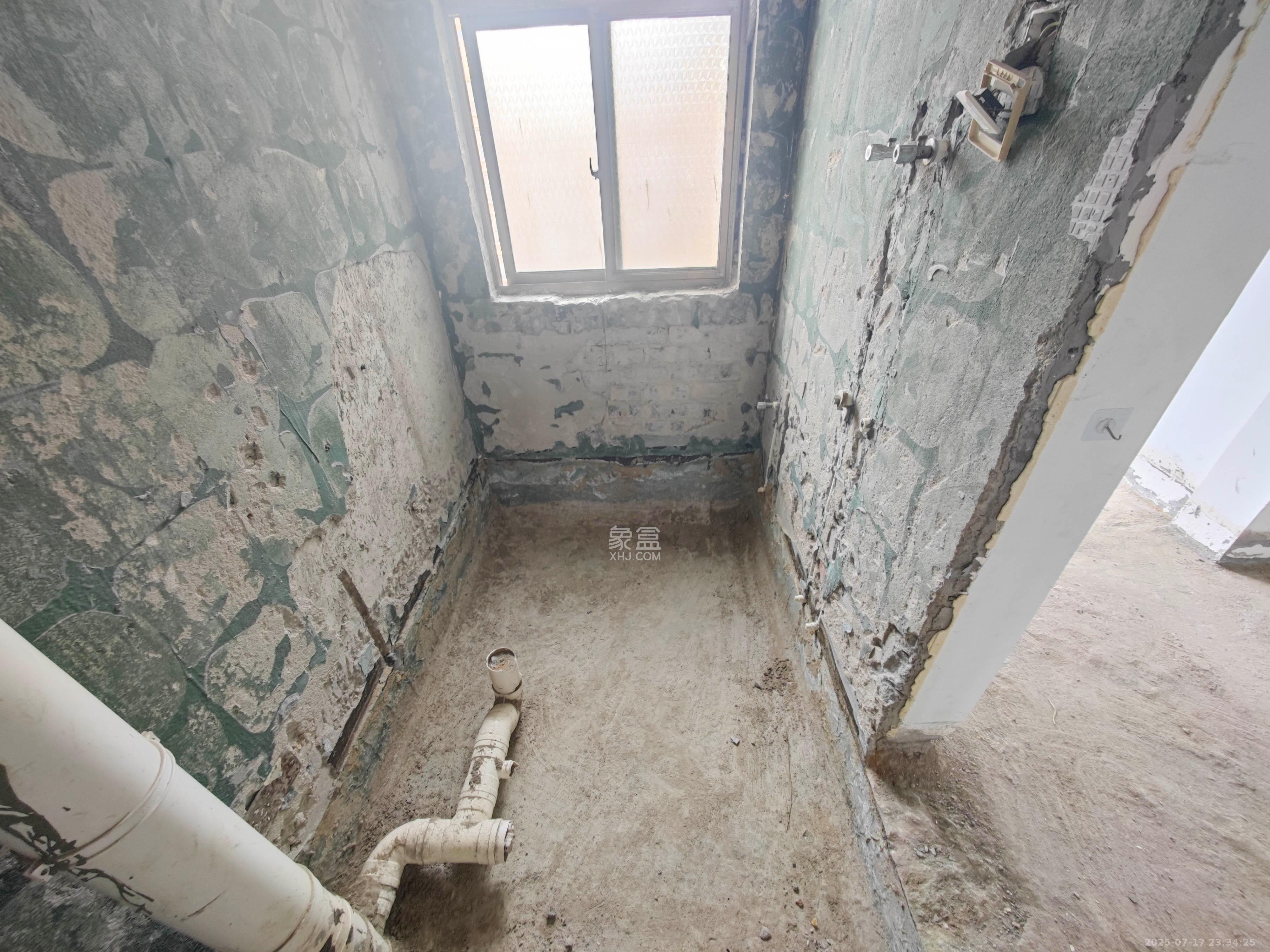 中天瑞景  5室2厅2卫    126.0万 中天瑞景  5室2厅2卫    126.0万卫生间