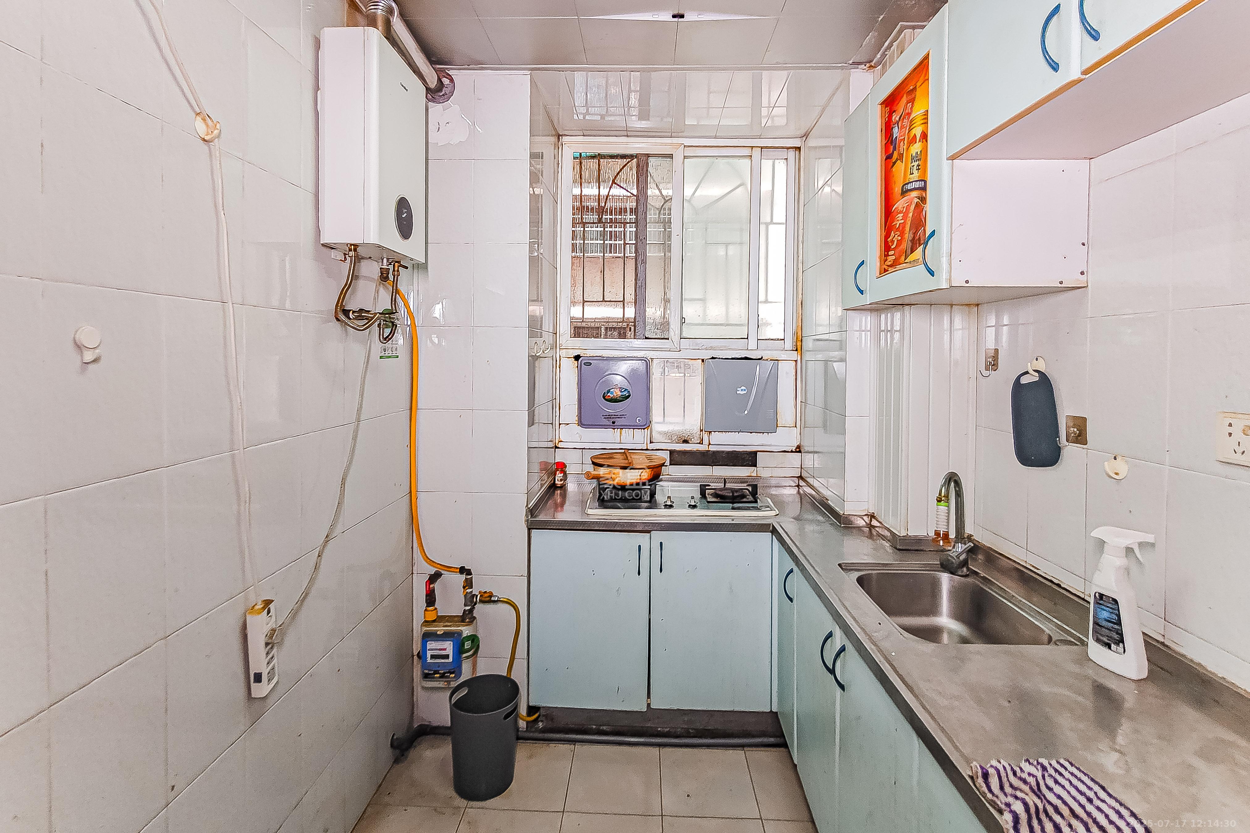 金泰小区  2室2厅2卫    80.0万厨房