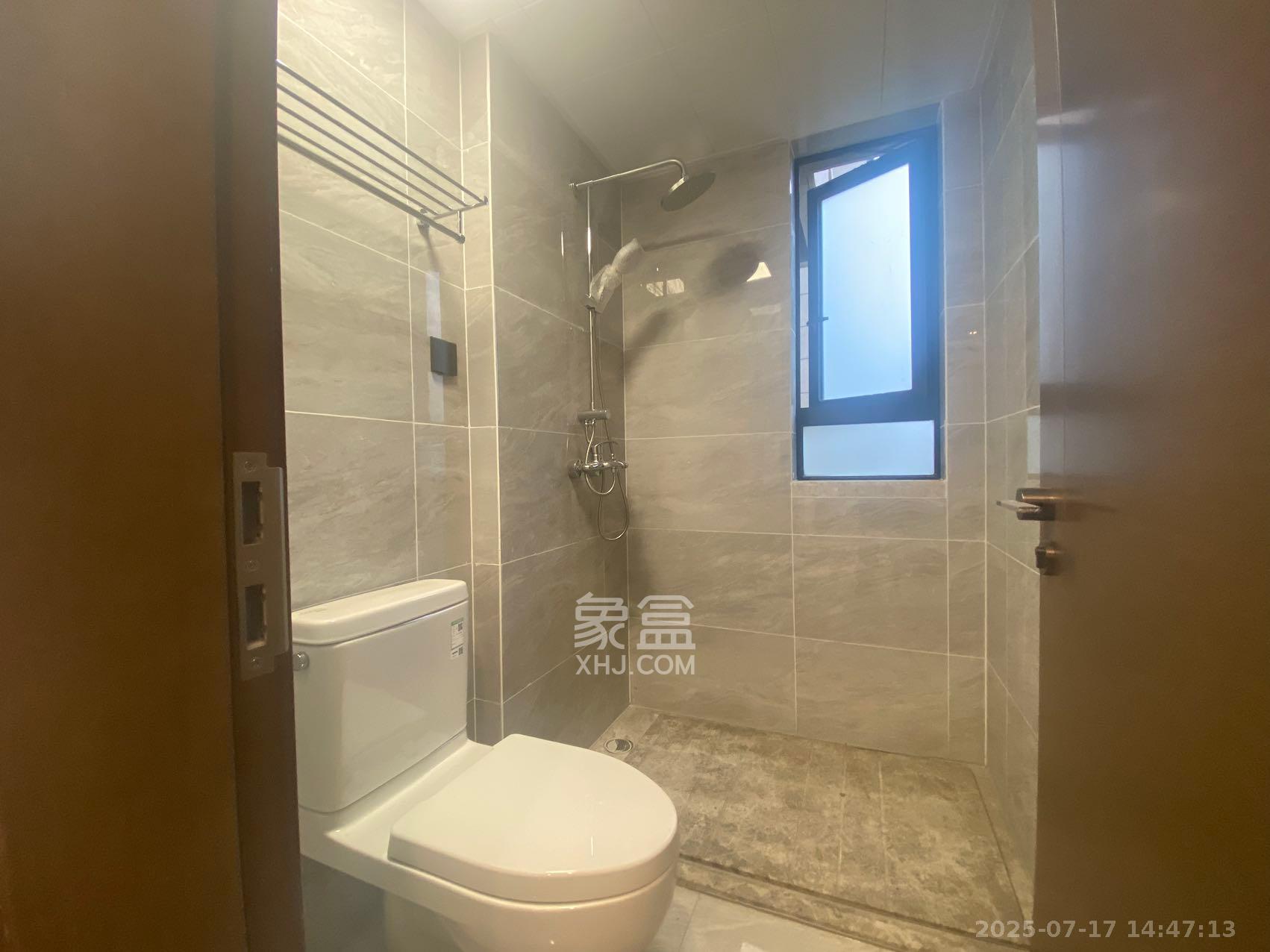 万科魅力之城天阔里  3室1厅2卫    2400.0元/月 万科魅力之城天阔里  3室1厅2卫    2400.0元/月室内图