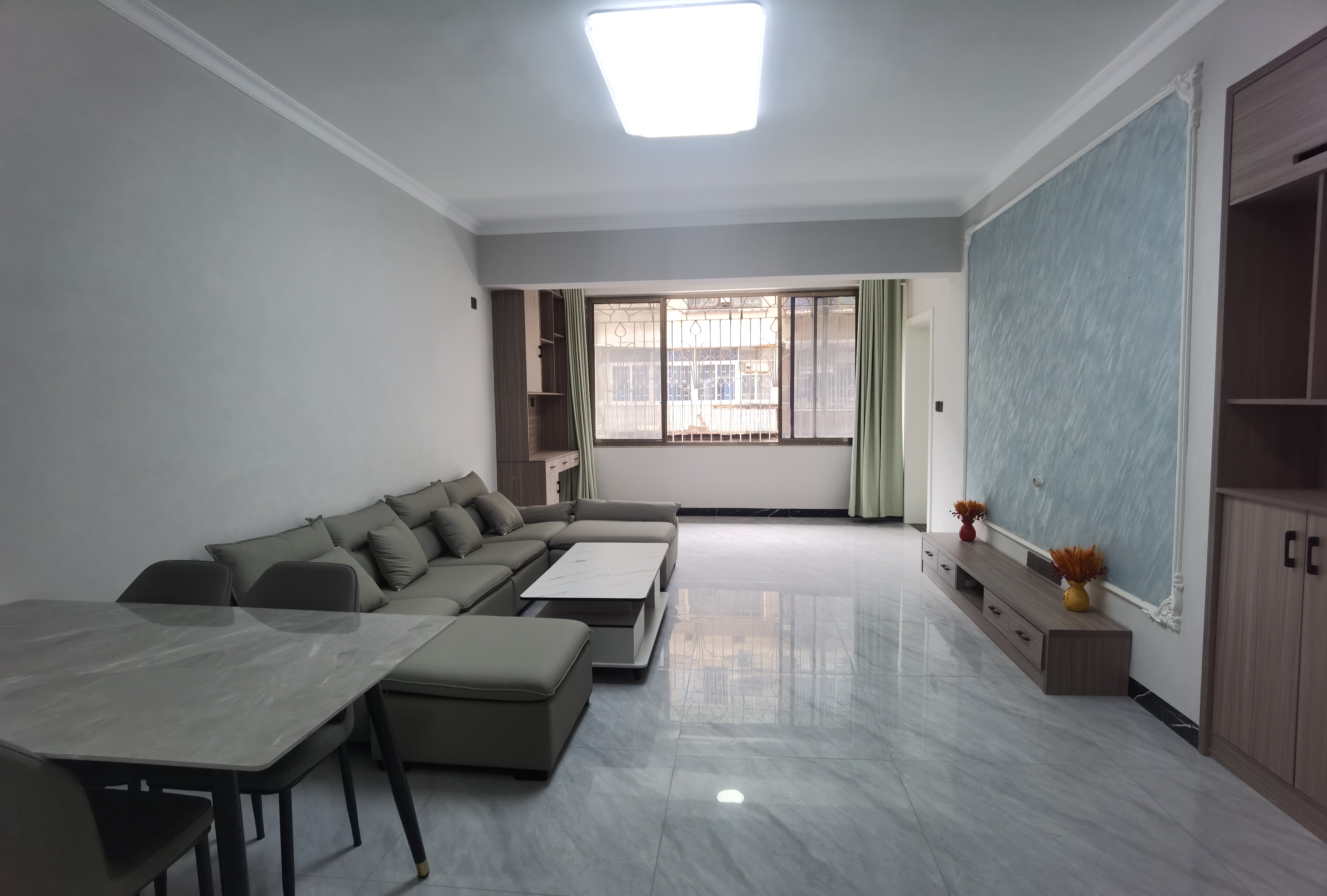 娄星区散盘 3室2厅1卫 39.8万 娄星区散盘 3室2厅1卫 39.8万客厅