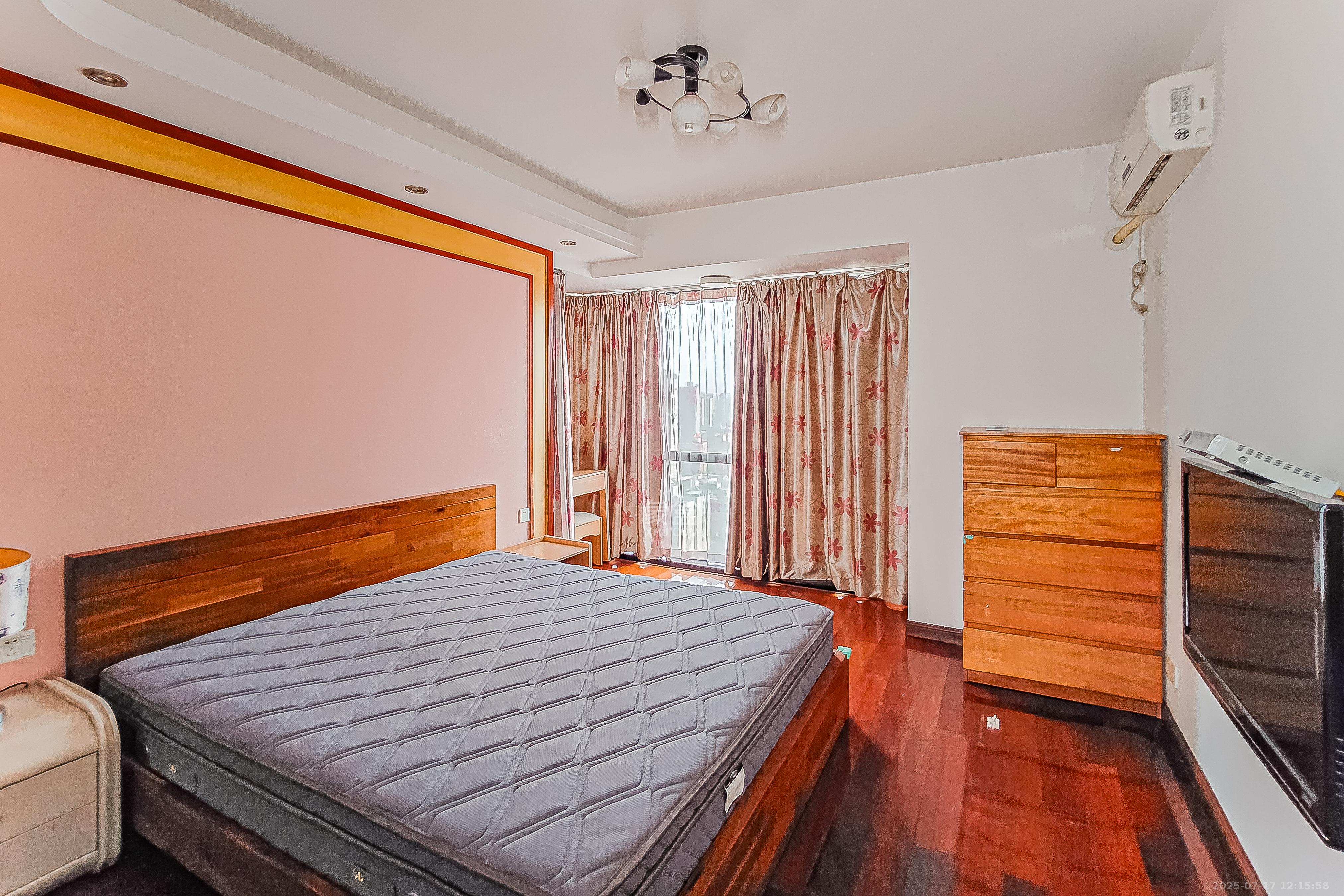 三万英尺 4室2厅2卫 148.0万 三万英尺 4室2厅2卫 148.0万卧室