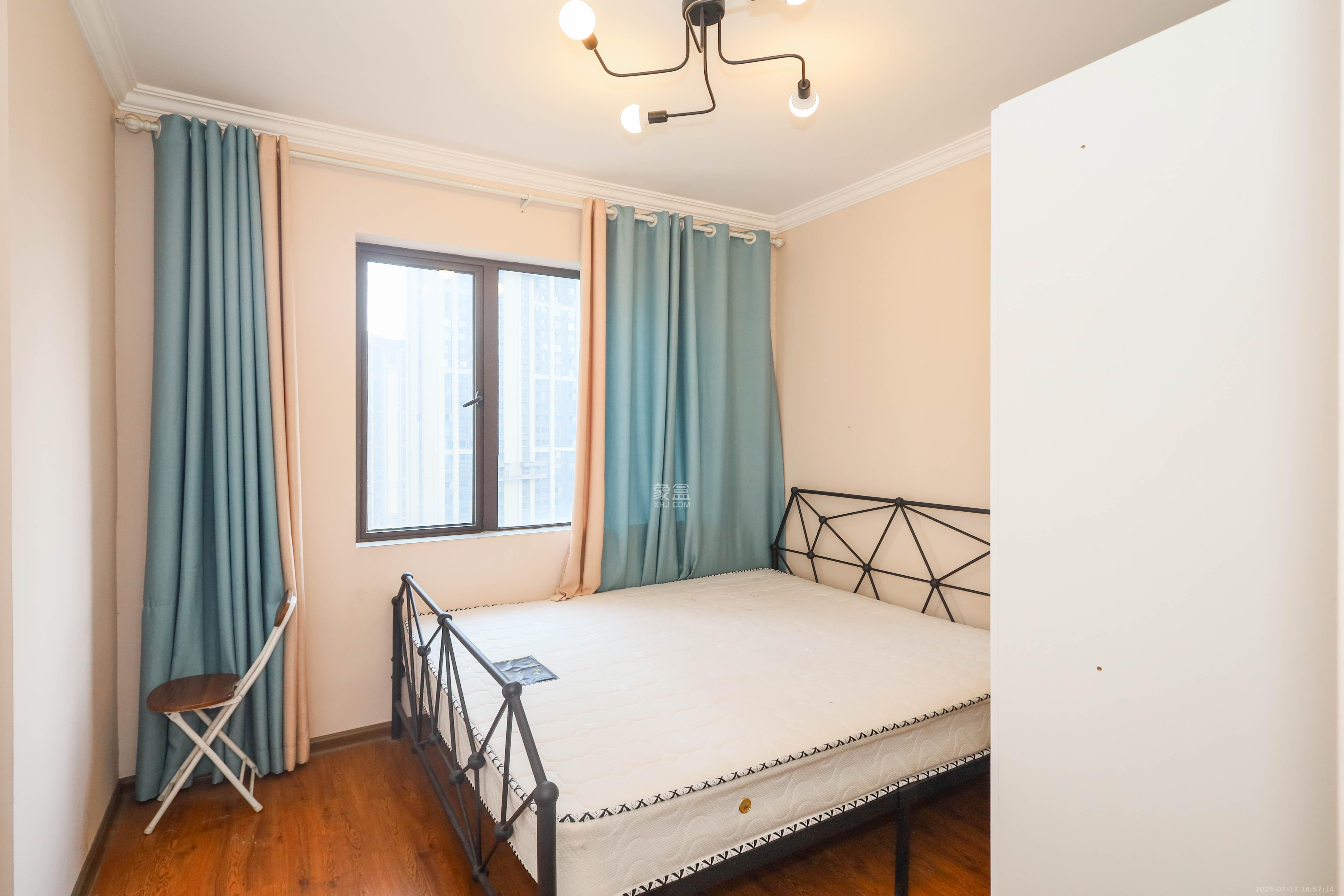 中国铁建梅溪青秀二期 3室2厅2卫 115.0万 中国铁建梅溪青秀二期 3室2厅2卫 115.0万卧室