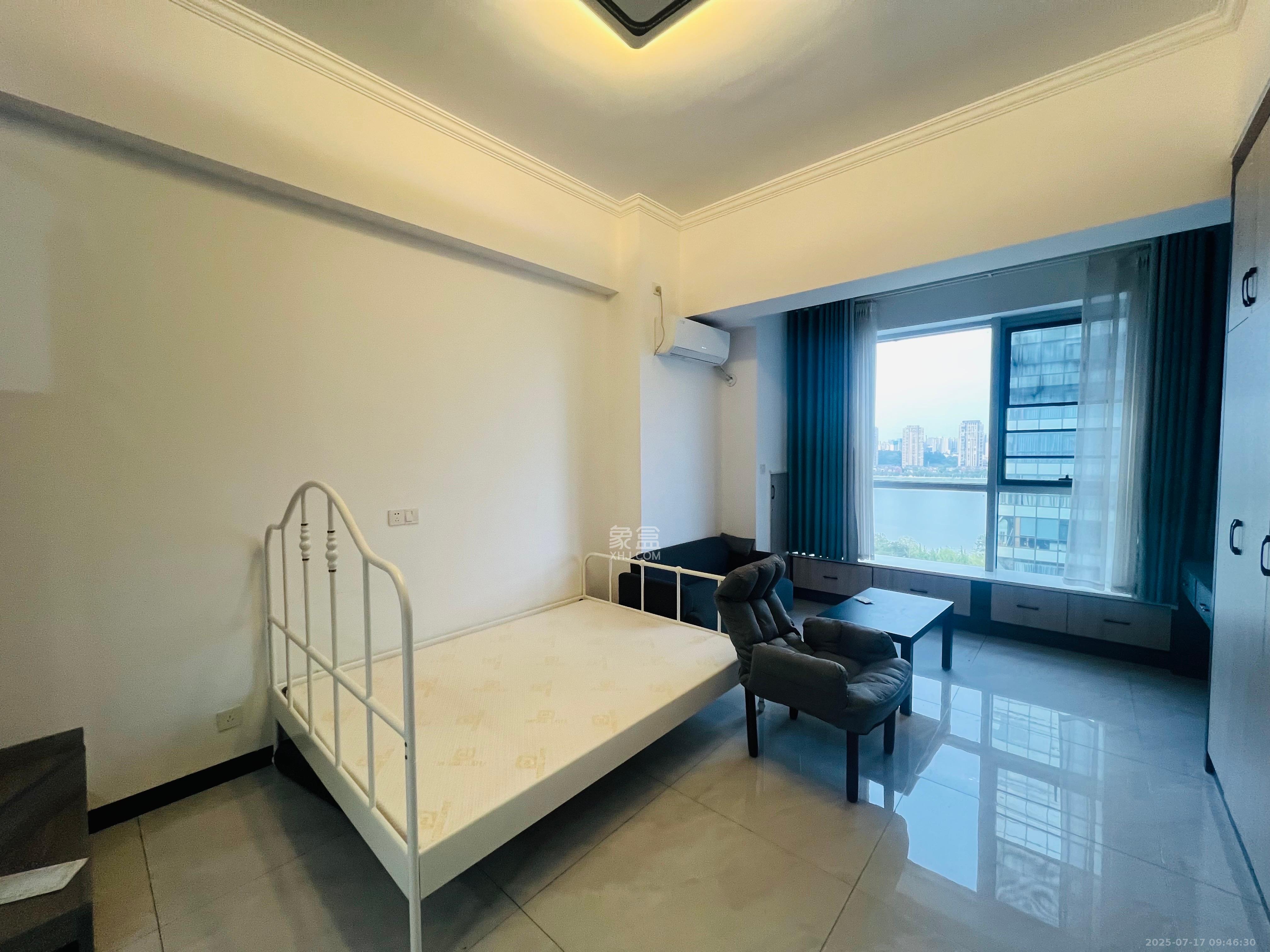 奥克斯滨仕花园(奥克斯洋湖广场/奥克斯中心)  1室0厅0卫    2200.0元/月 奥克斯滨仕花园(奥克斯洋湖广场/奥克斯中心)  1室0厅0卫    2200.0元/月室内图