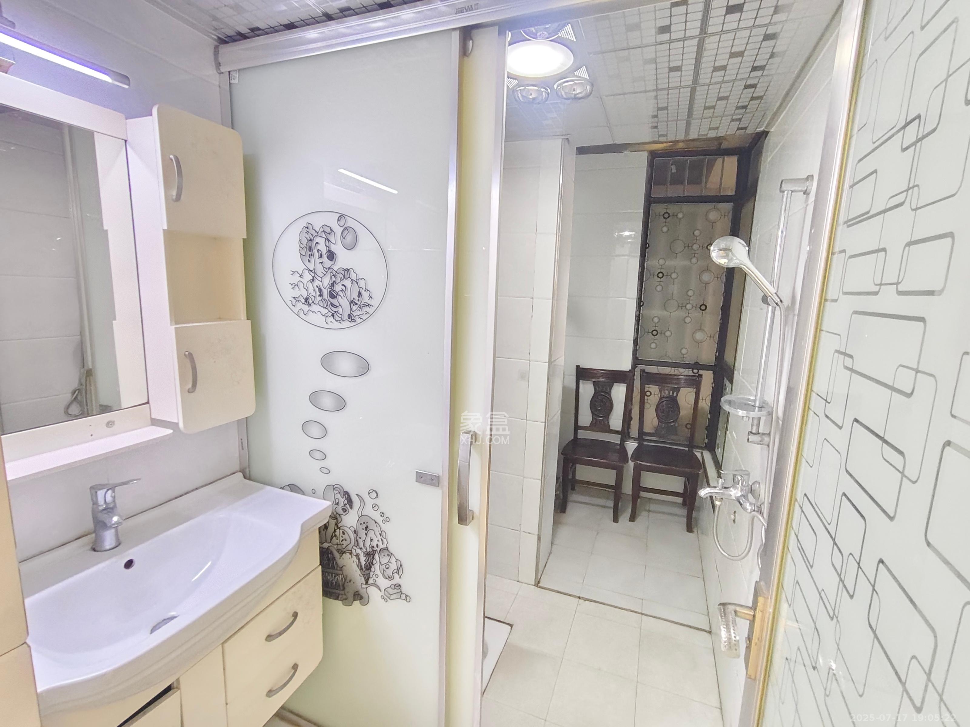阳光丽城一期  3室2厅1卫   2400.00元/月室内图