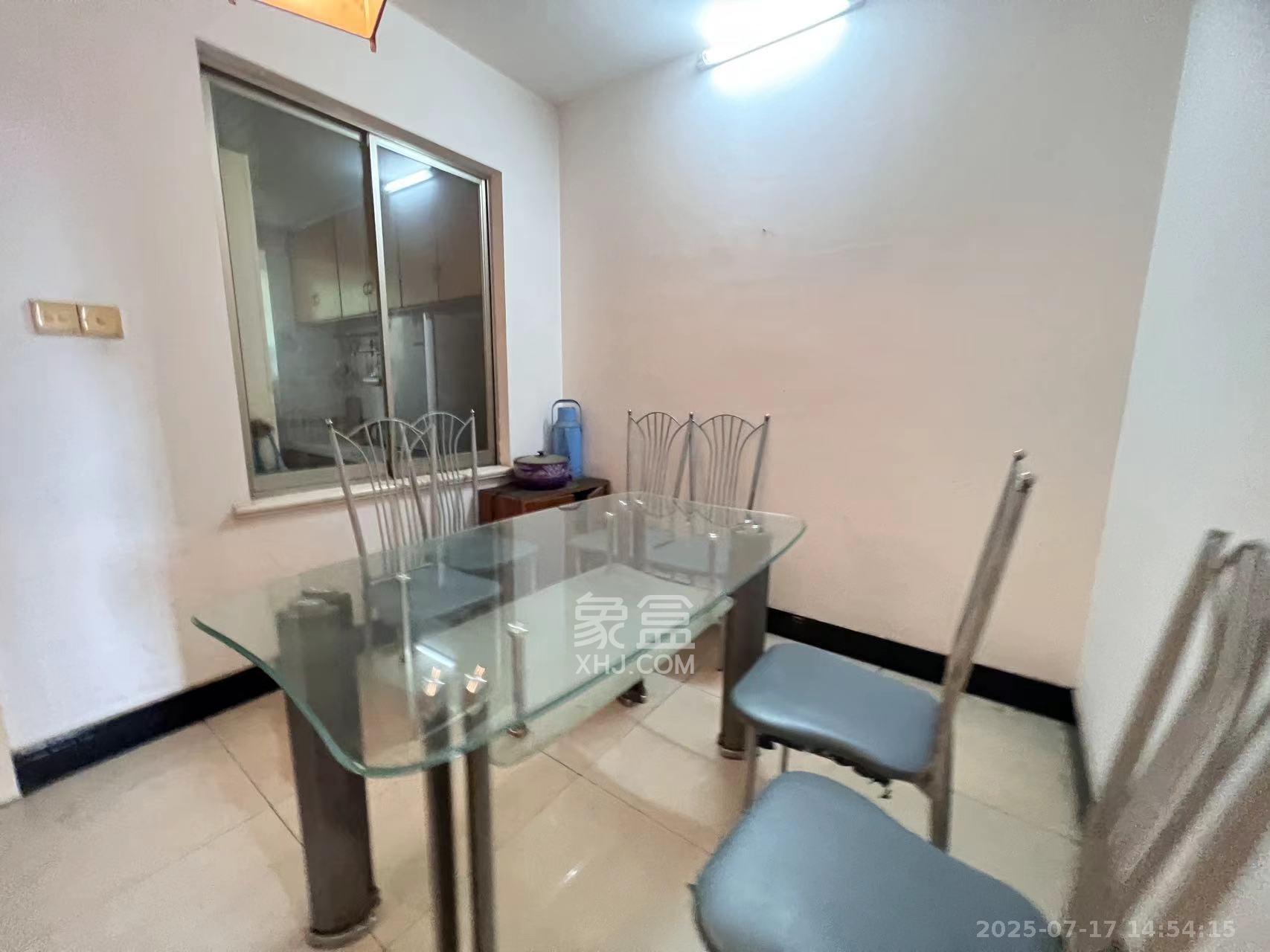 轻苑小区 3室1厅1卫 2000.0元/月 轻苑小区 3室1厅1卫 2000.0元/月室内图