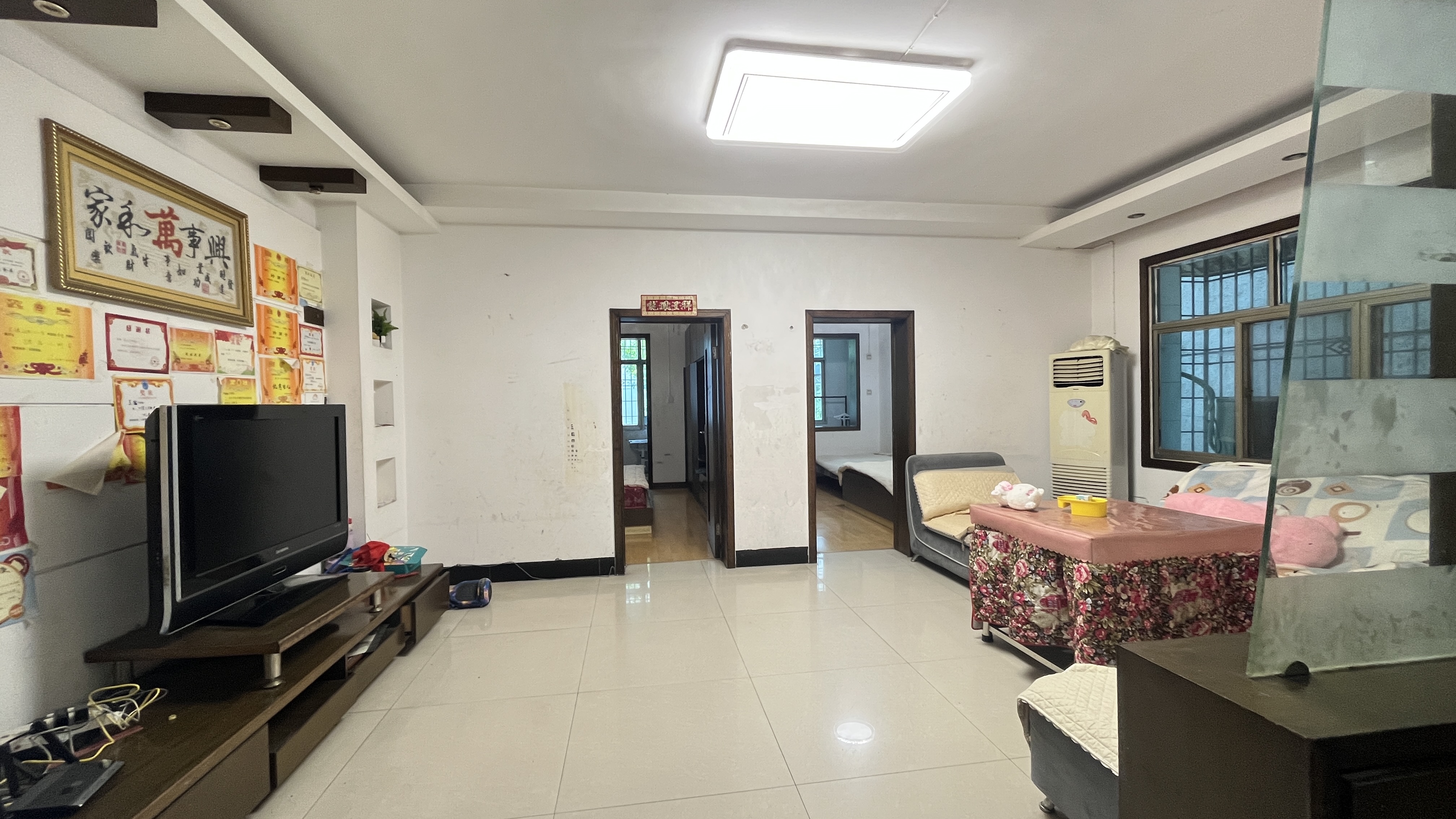 茶园小区  3室2厅1卫   800.00元/月室内图1