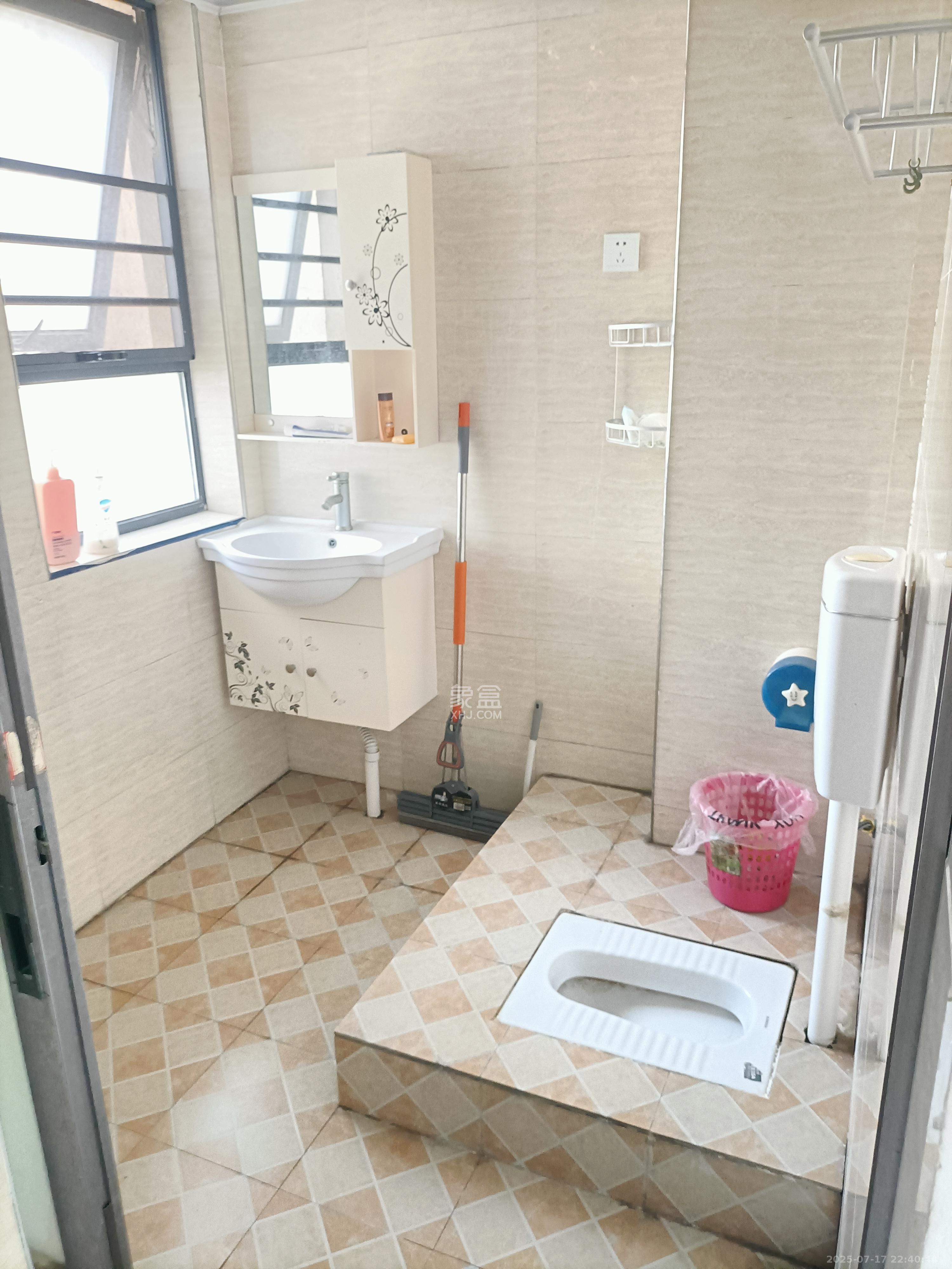 奥克斯广场  3室2厅2卫   3200.00元/月室内图