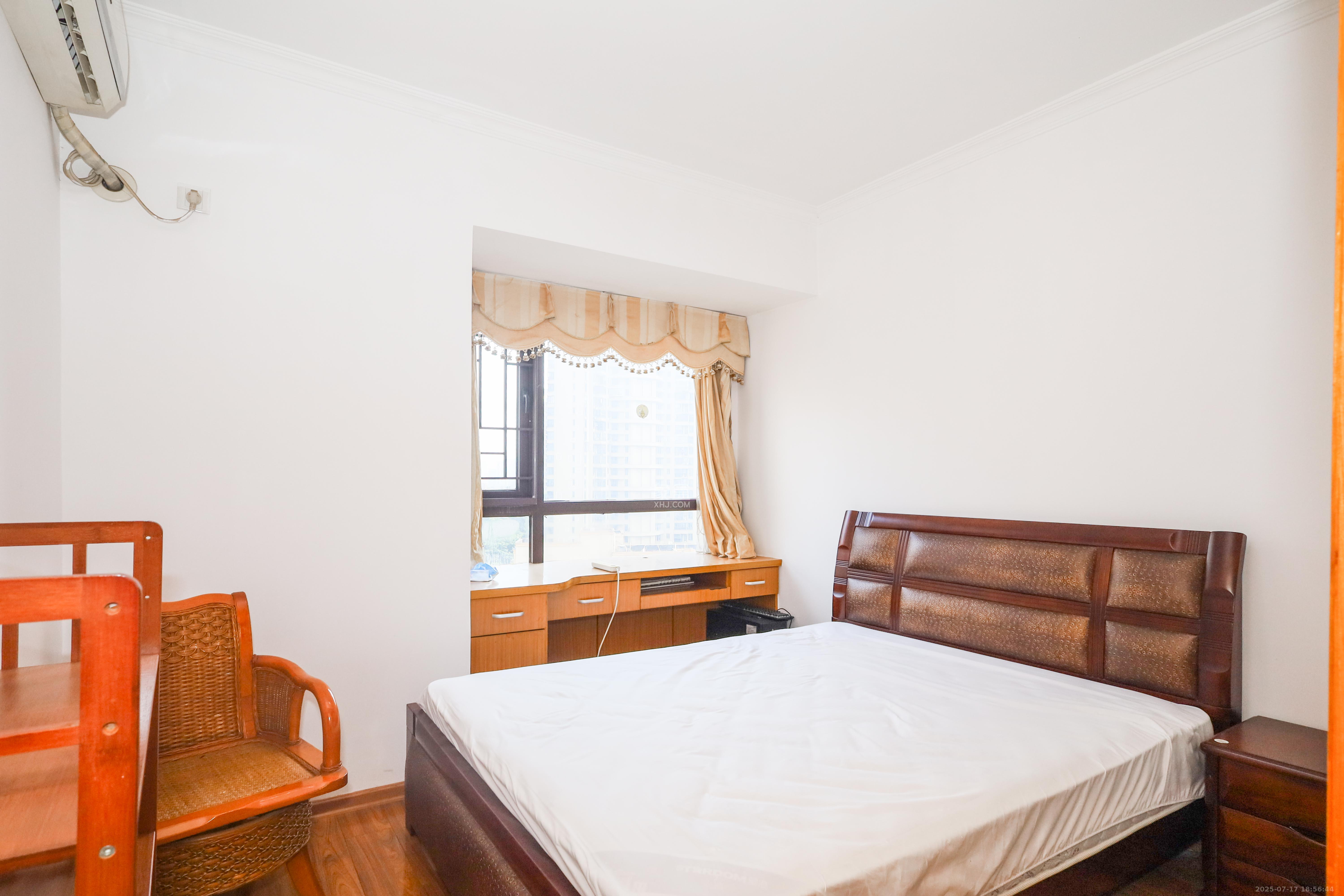 保利麓谷林语E区  4室2厅2卫    91.8万 保利麓谷林语E区  4室2厅2卫    91.8万卧室