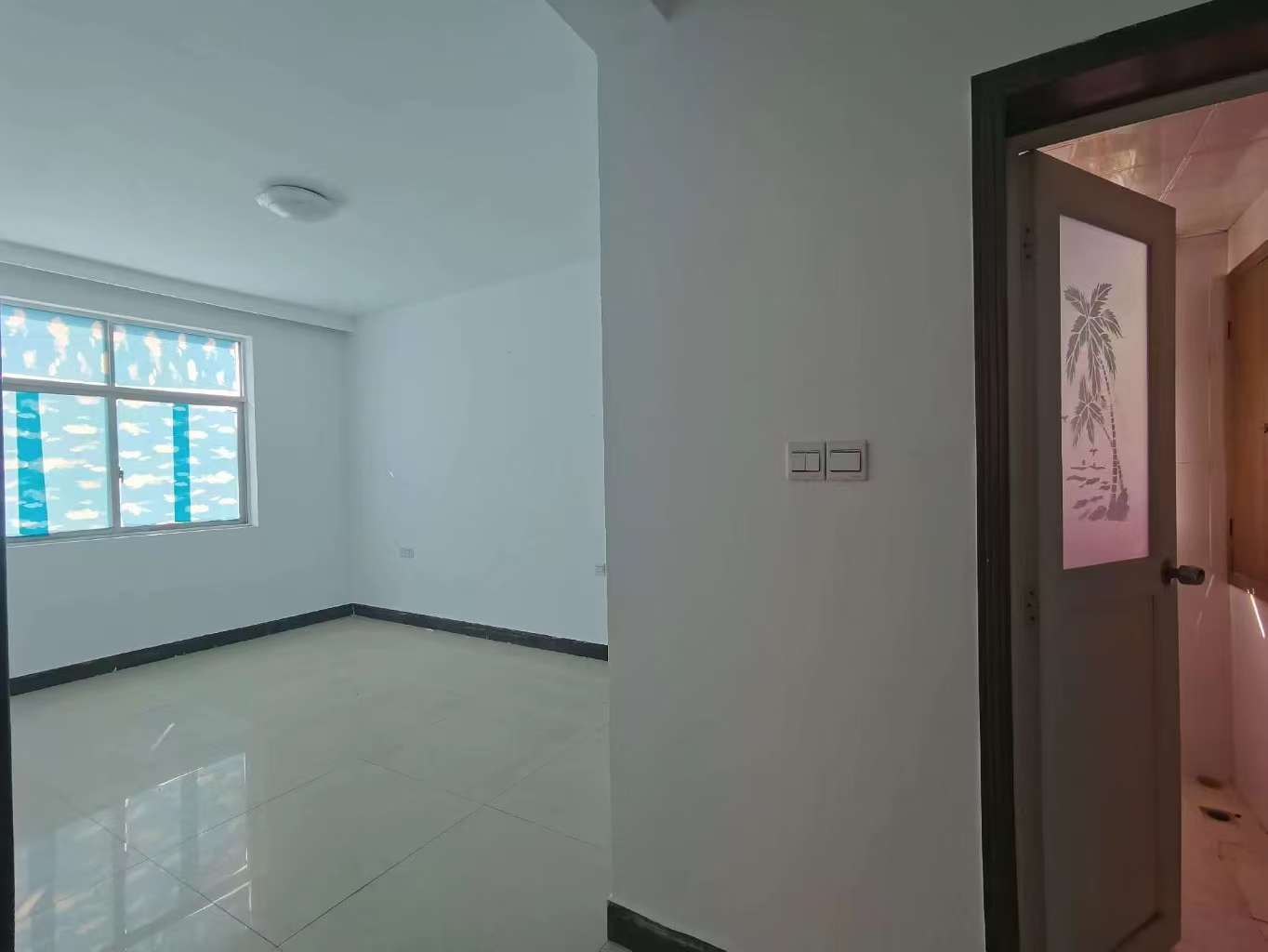 宏力大厦(宏历商业广场)  4室2厅3卫    2500.0元/月 宏力大厦(宏历商业广场)  4室2厅3卫    2500.0元/月室内图