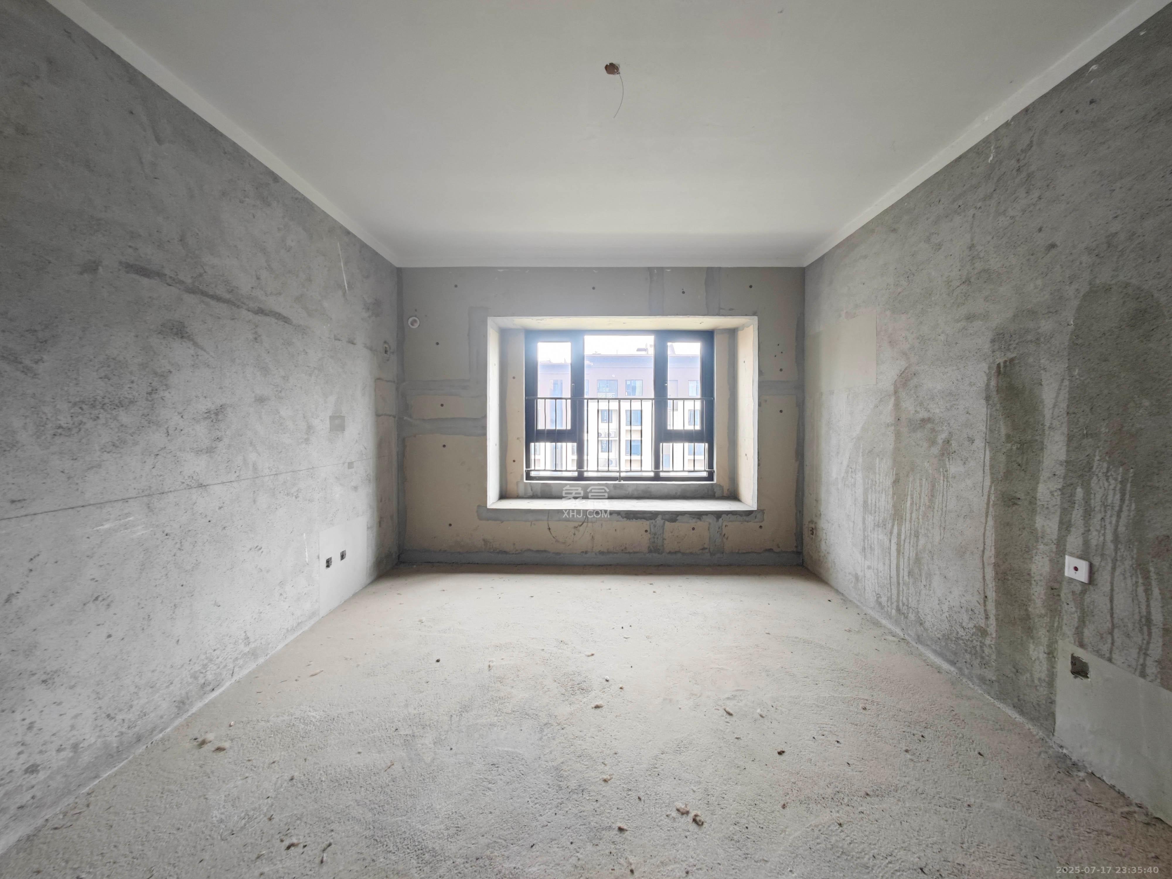 远洋红星天铂一期  5室2厅2卫    220.0万 远洋红星天铂一期  5室2厅2卫    220.0万卧室