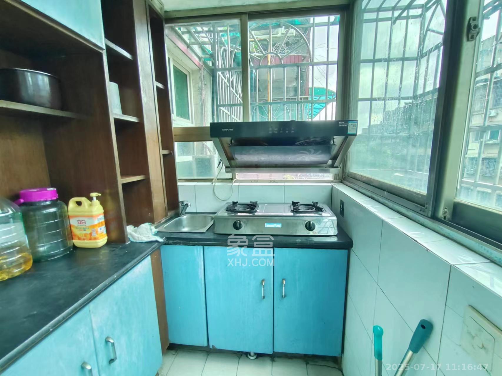 长岭水电八局宿舍 2室1厅1卫 1200.0元/月 长岭水电八局宿舍 2室1厅1卫 1200.0元/月室内图