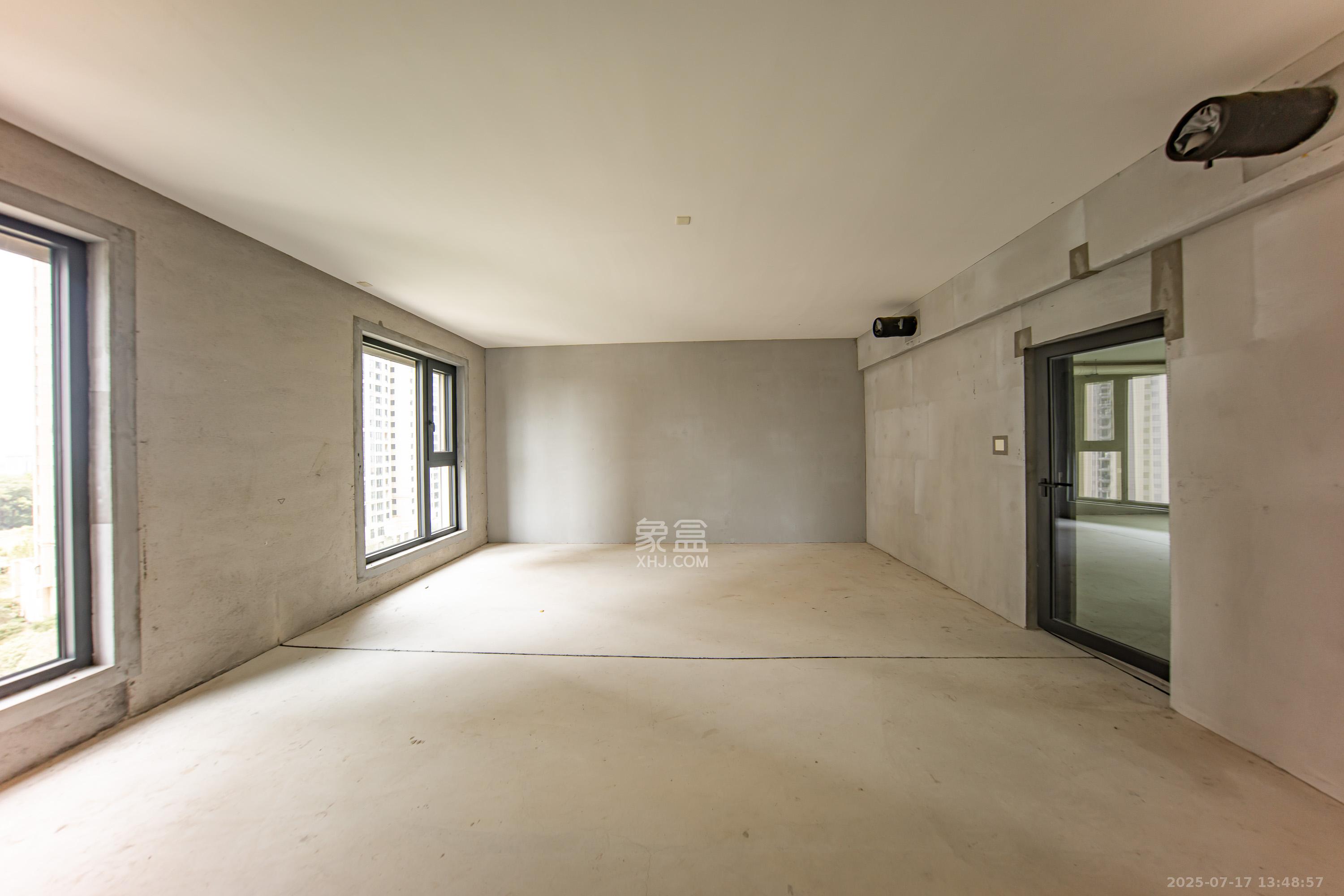 建投象山国际  6室2厅3卫   450.00万卧室