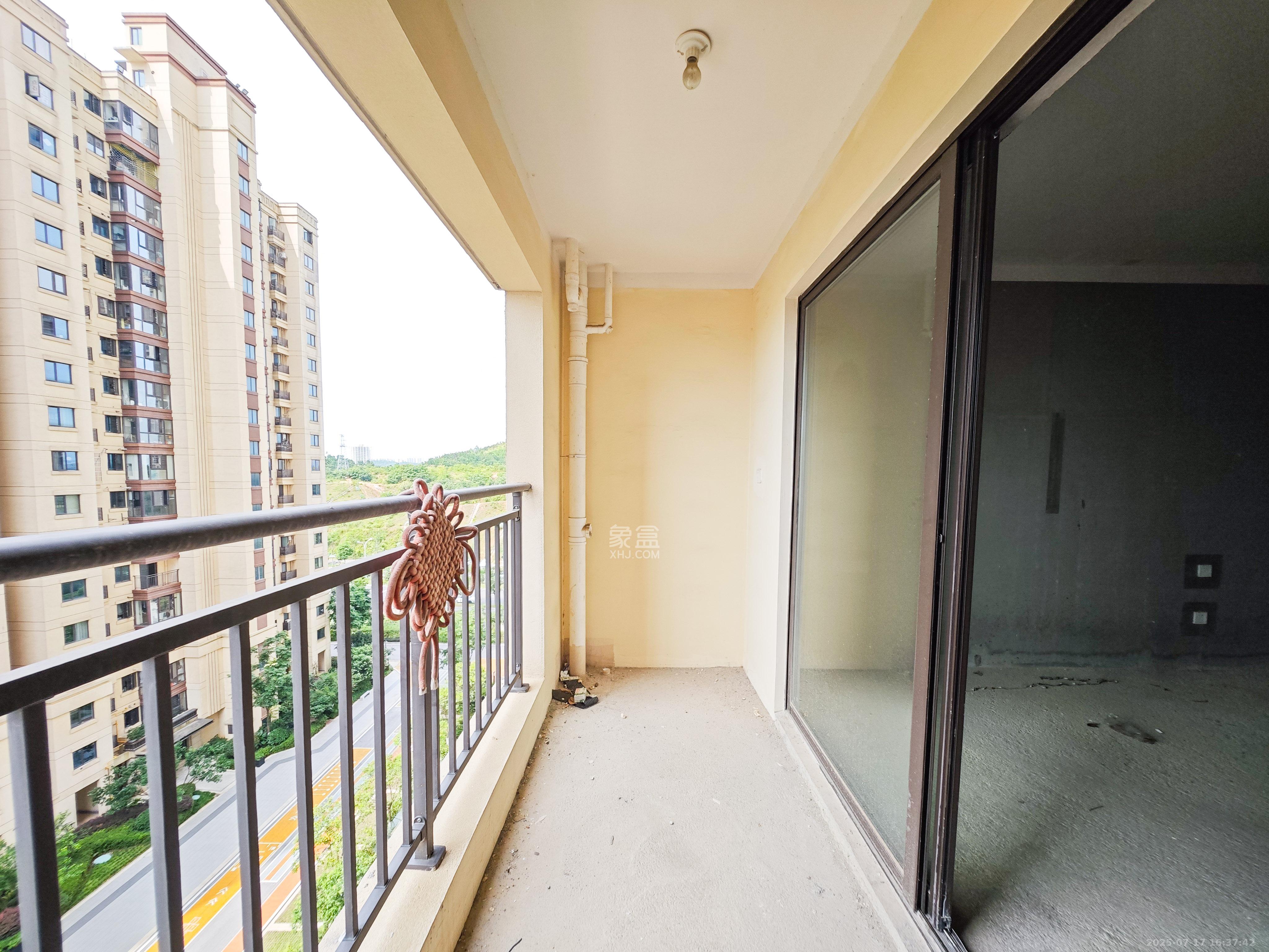 恒基旭辉湖山赋 3室2厅1卫 56.0万 恒基旭辉湖山赋 3室2厅1卫 56.0万阳台