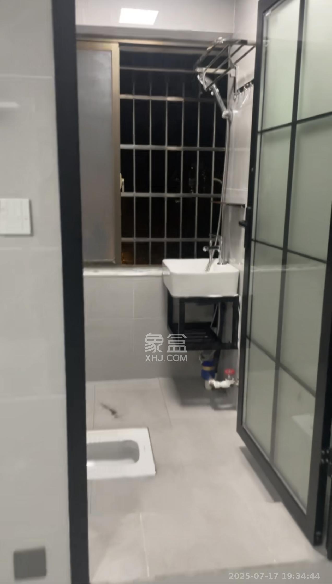 望龙小区  1室1厅1卫   1350.00元/月