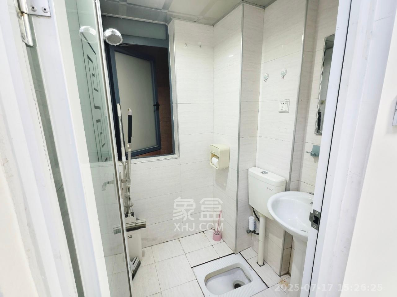 金领家族  1室1厅1卫   1650.00元/月室内图
