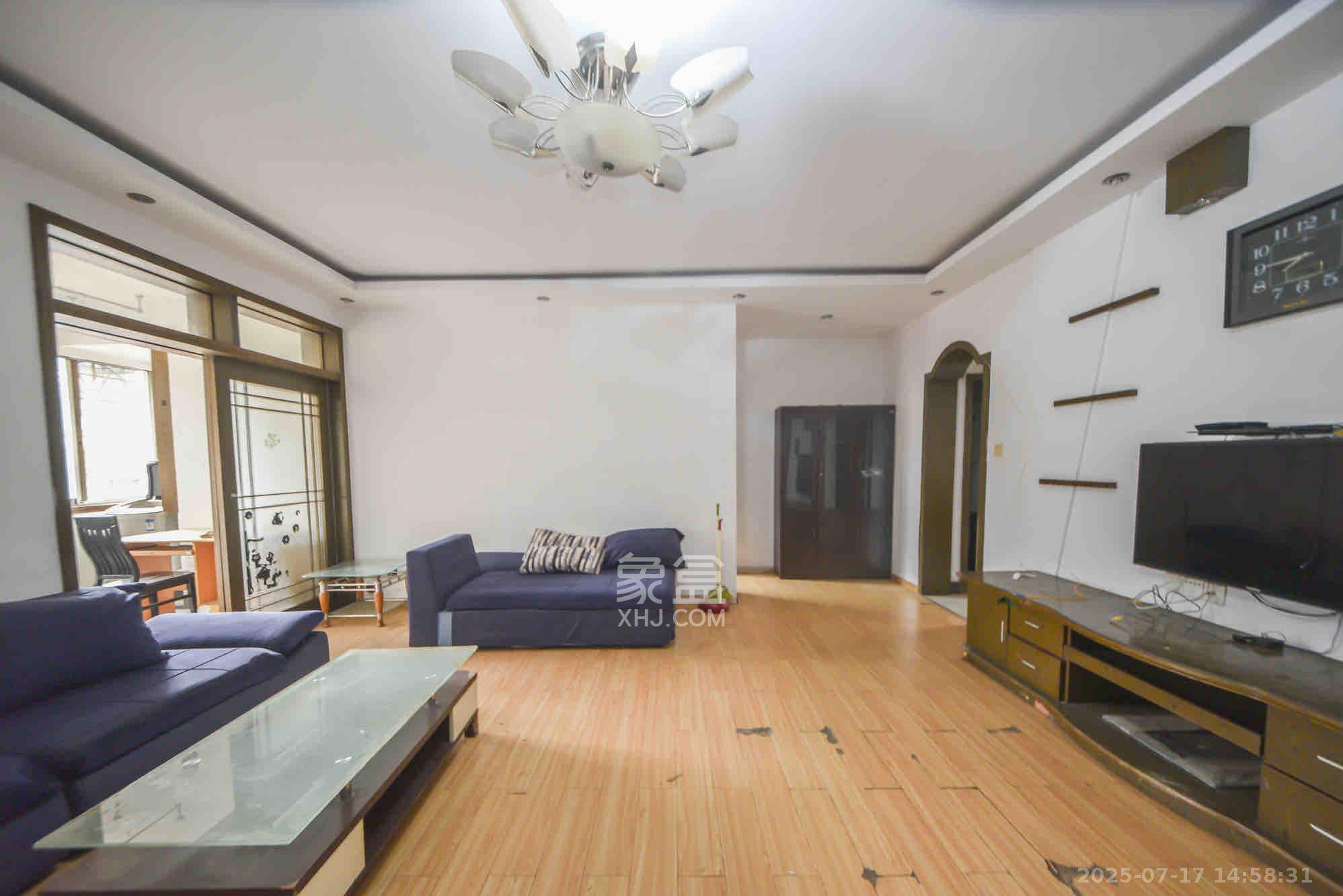 天韵家园 3室1厅1卫 1700.0元/月 天韵家园 3室1厅1卫 1700.0元/月室内图